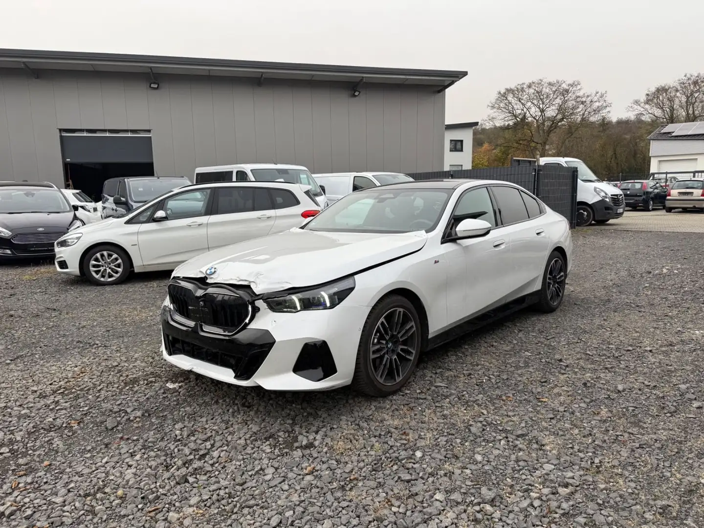 BMW 520 i Limo. M Sport Pro *PANO*HUD*SITZBEL*LED* Blanc - 1