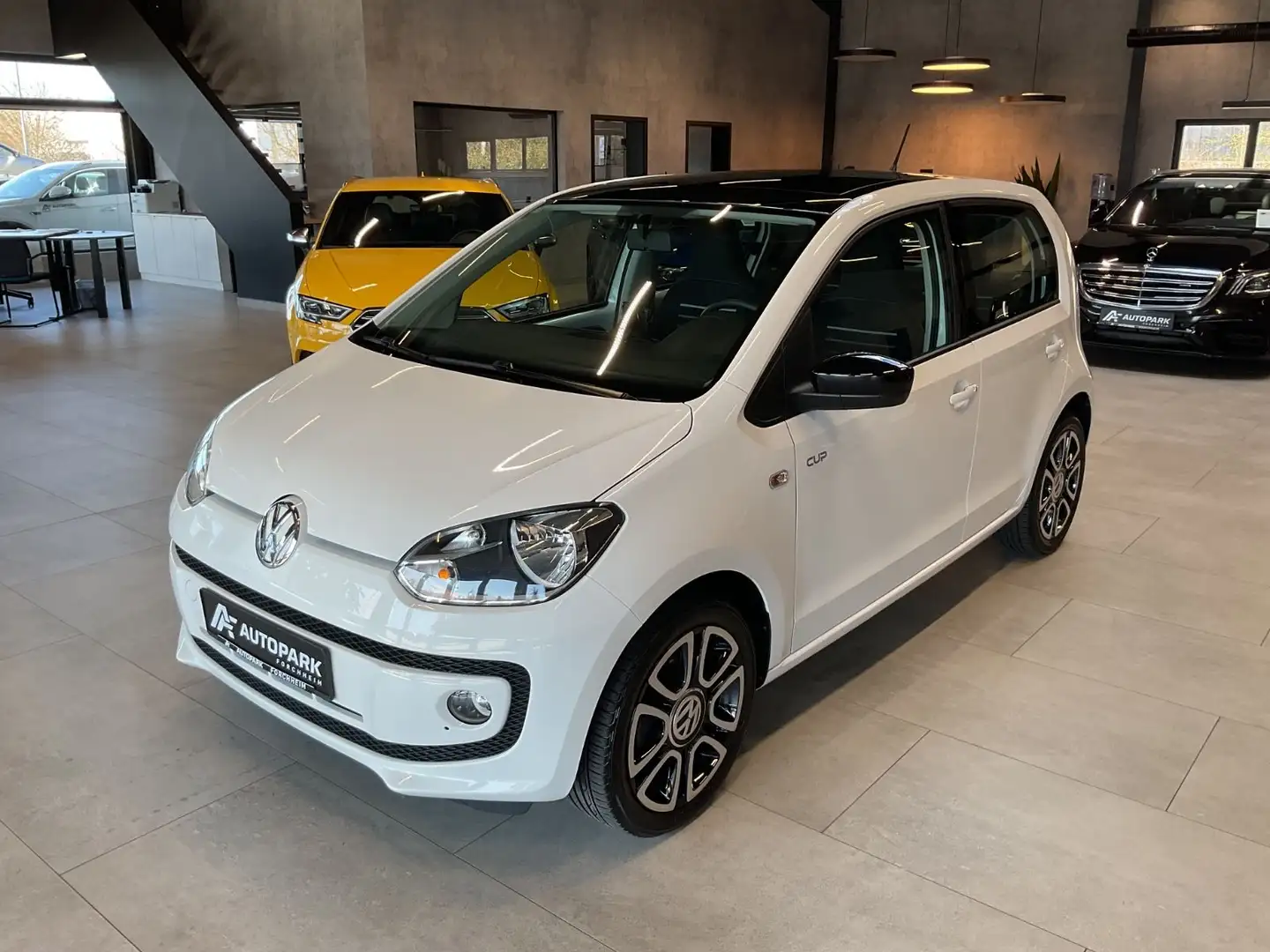 Volkswagen up! cup up! 5-tg. Klima Navi Panorama Sitzh. Alu Weiß - 1