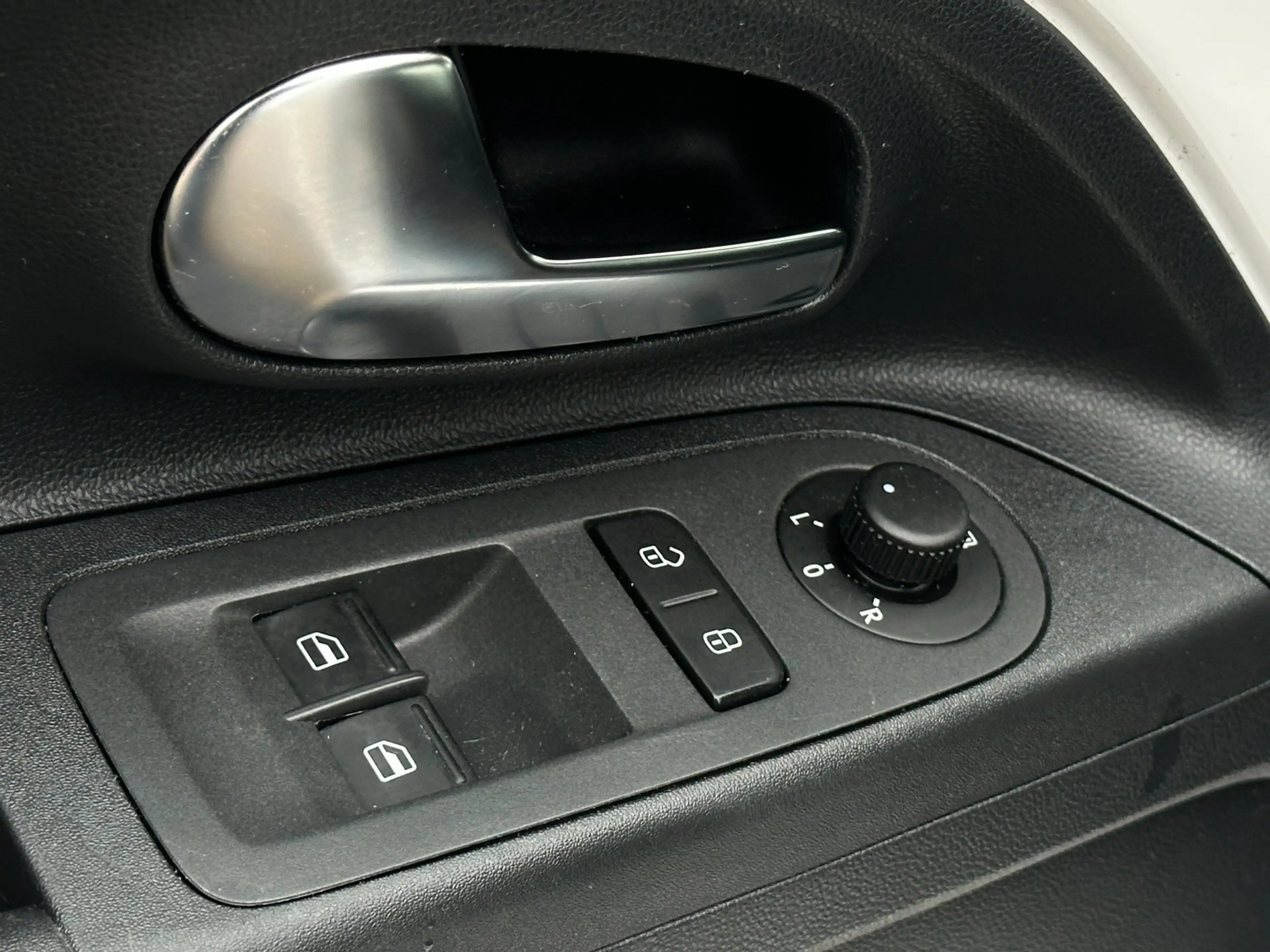 Volkswagen up! 1.0 high up! BlueMotion/CRUISCONTROL/NAVI/PDC/NL-A — photo 15
