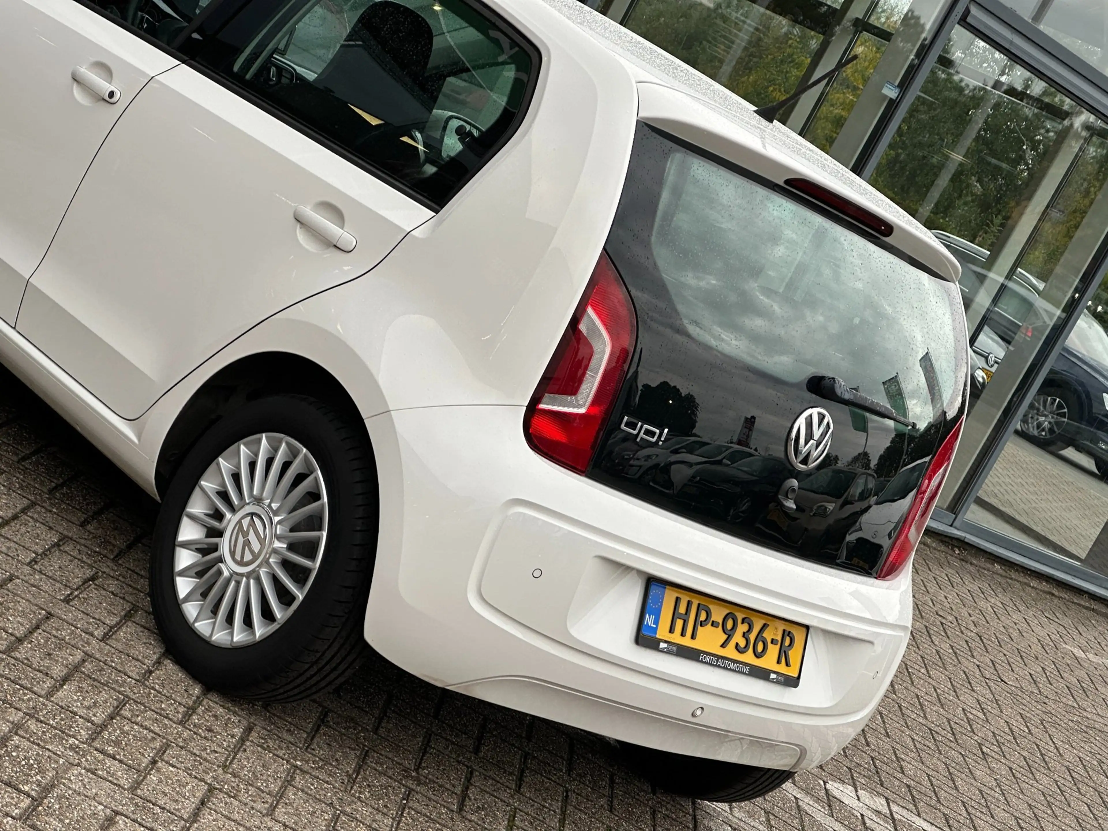 Volkswagen up! 1.0 high up! BlueMotion/CRUISCONTROL/NAVI/PDC/NL-A — photo 9