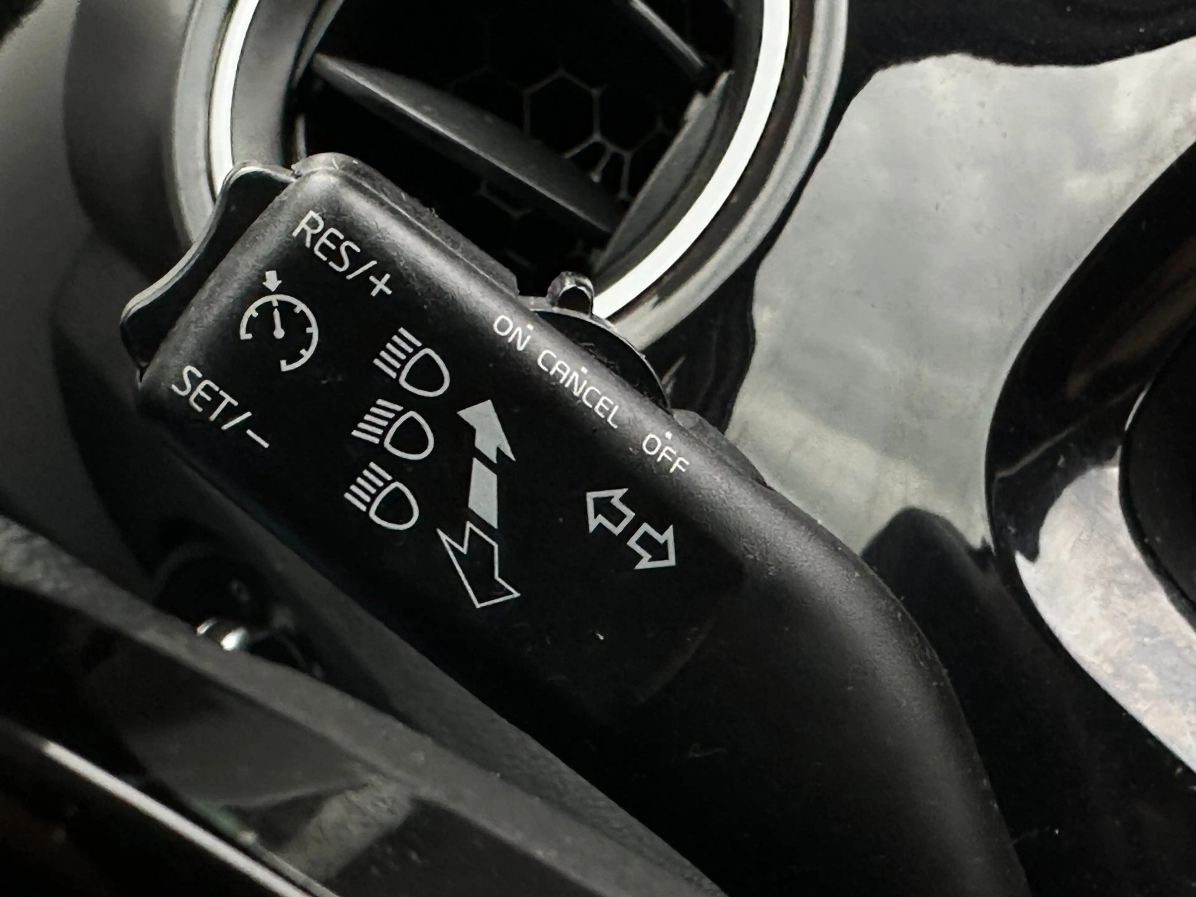 Volkswagen up! 1.0 high up! BlueMotion/CRUISCONTROL/NAVI/PDC/NL-A — photo 17