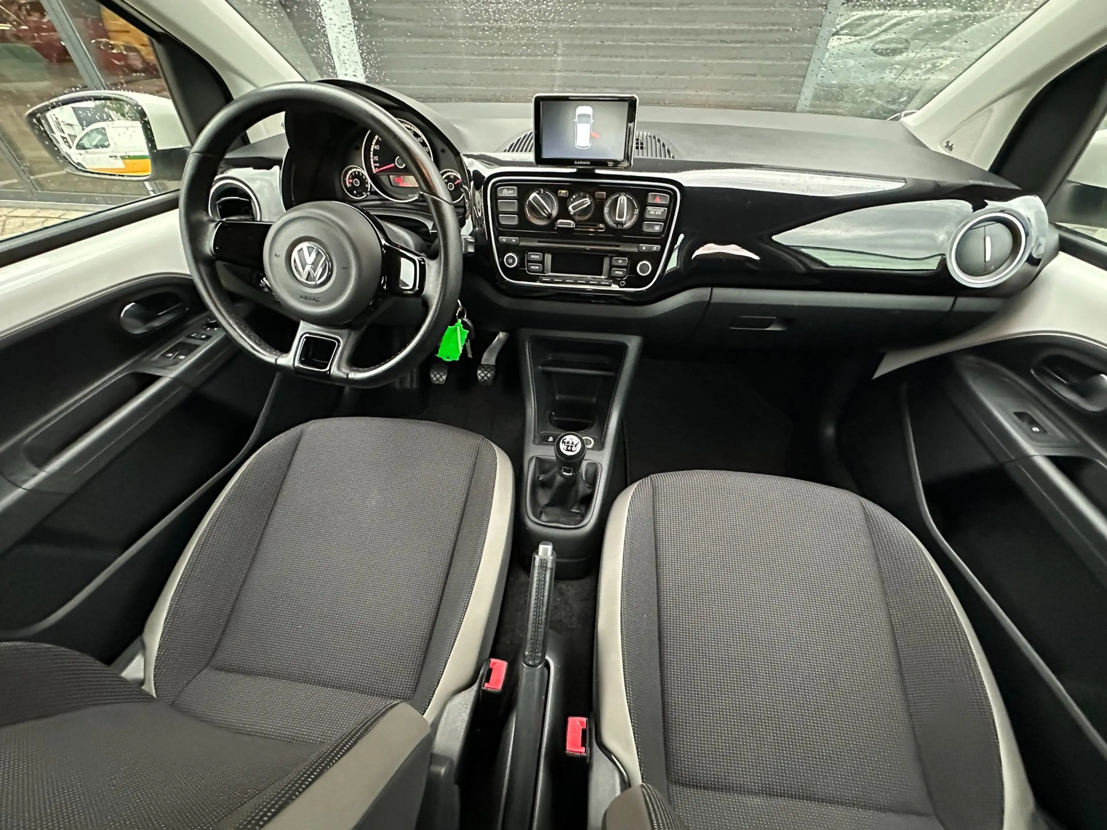Volkswagen up! 1.0 high up! BlueMotion/CRUISCONTROL/NAVI/PDC/NL-A — photo 2