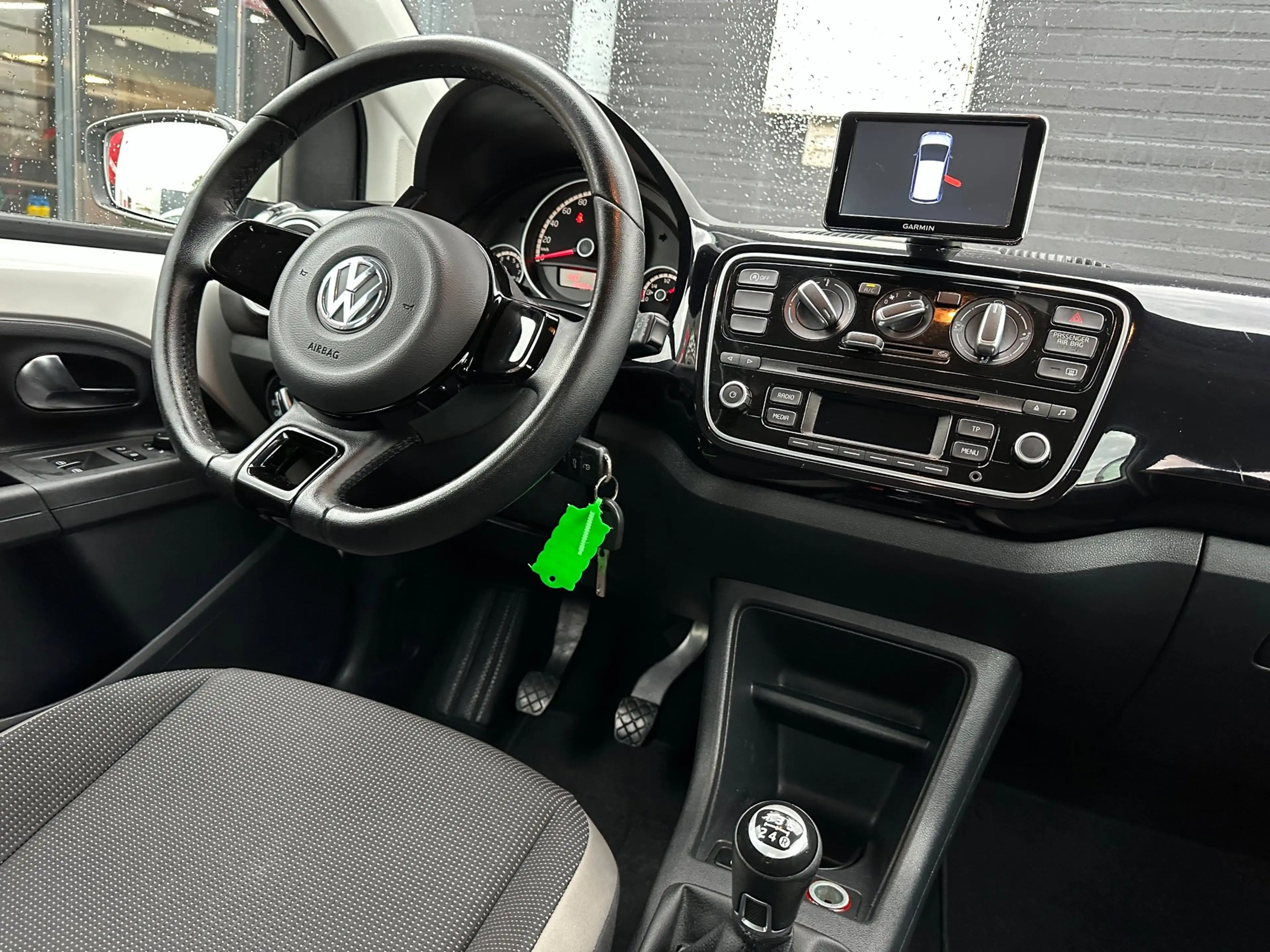 Volkswagen up! 1.0 high up! BlueMotion/CRUISCONTROL/NAVI/PDC/NL-A — photo 4