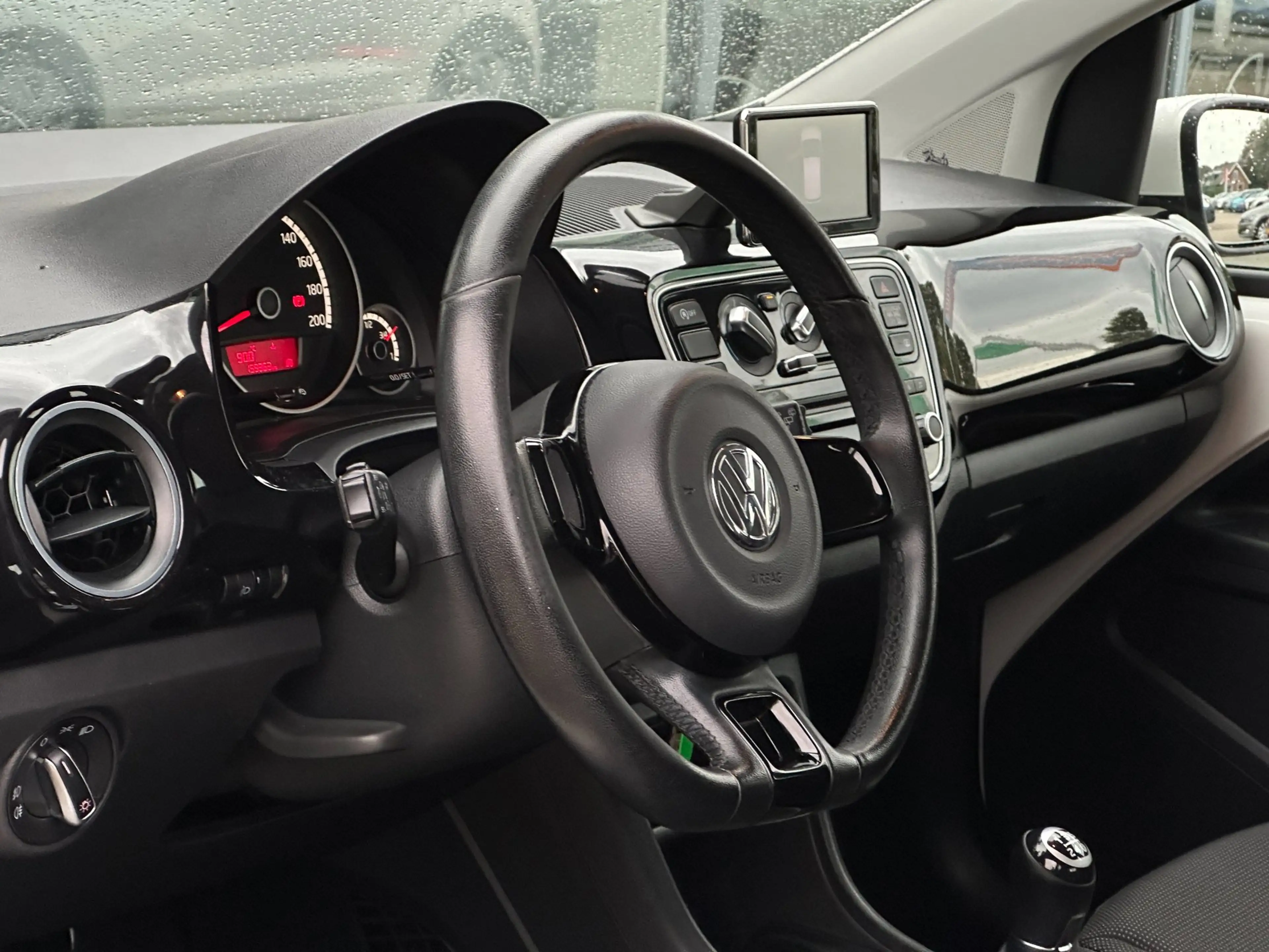 Volkswagen up! 1.0 high up! BlueMotion/CRUISCONTROL/NAVI/PDC/NL-A — photo 14