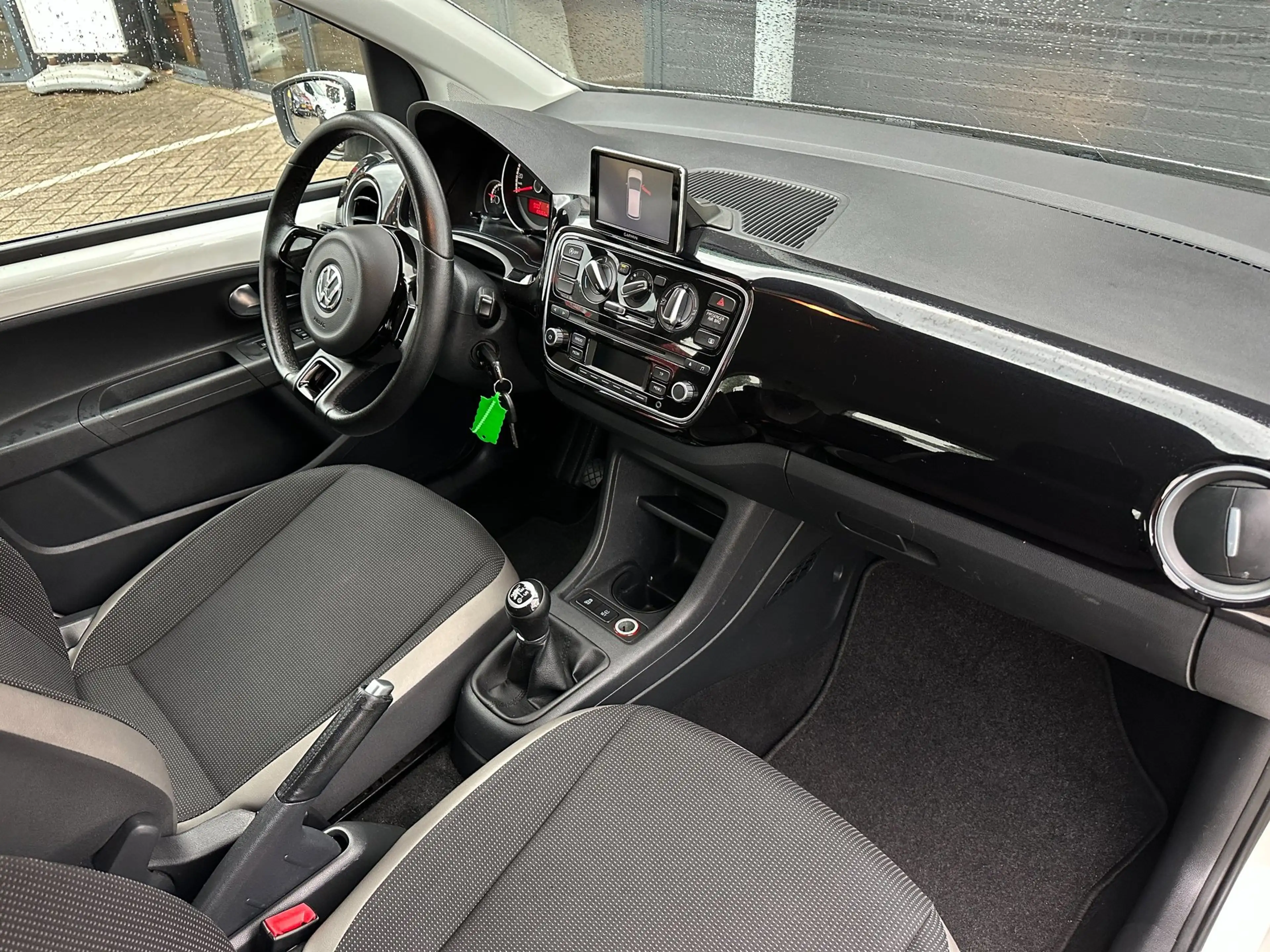 Volkswagen up! 1.0 high up! BlueMotion/CRUISCONTROL/NAVI/PDC/NL-A — photo 10