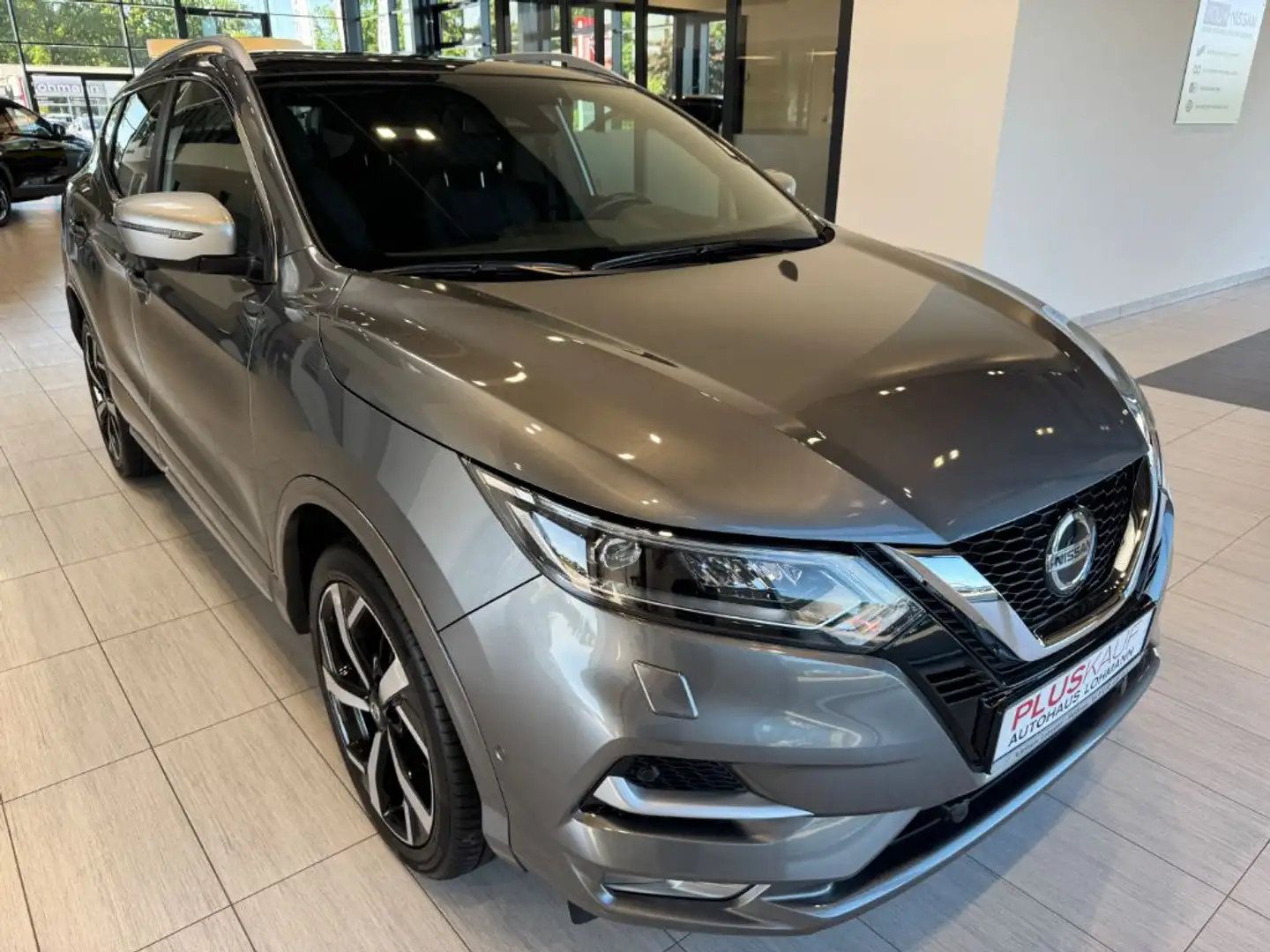 Nissan Qashqai 1.5 dCi DCT TEKNA+ Anhängerkupplung Grau - 2