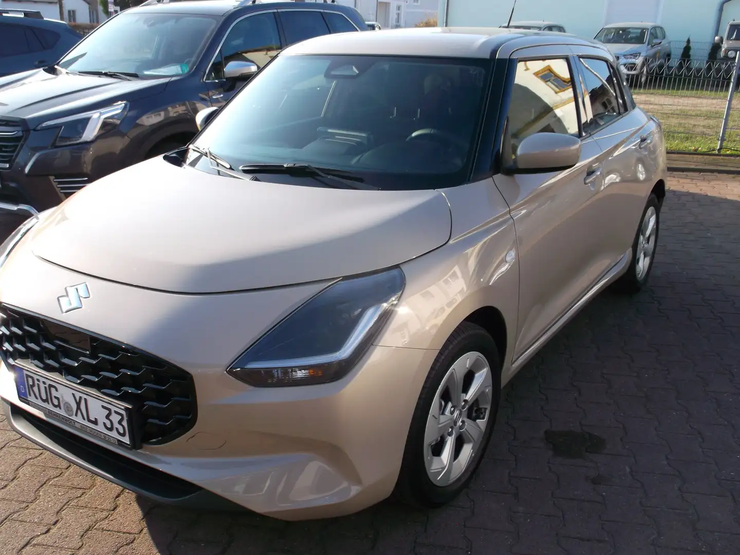 Suzuki Swift 1.2 Hybrid MT Comfort Beige - 1