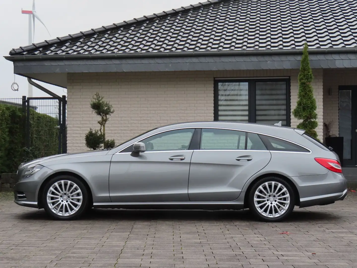 Mercedes-Benz CLS CLS 350 CDI Shooting Brake AMG-Line Grau - 2