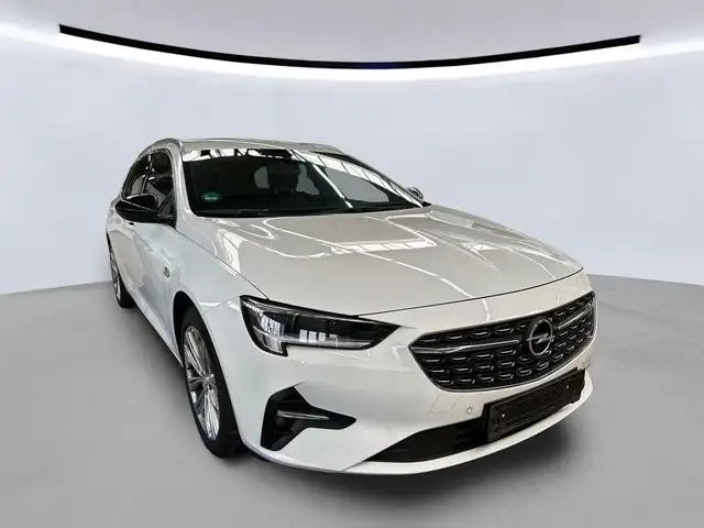 Opel Insignia view 3