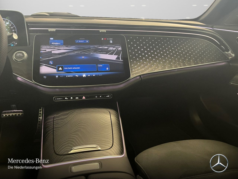 Mercedes-Benz E 300 e T AMG Fahrass 360° Pano Burmester Distr+ — photo 15