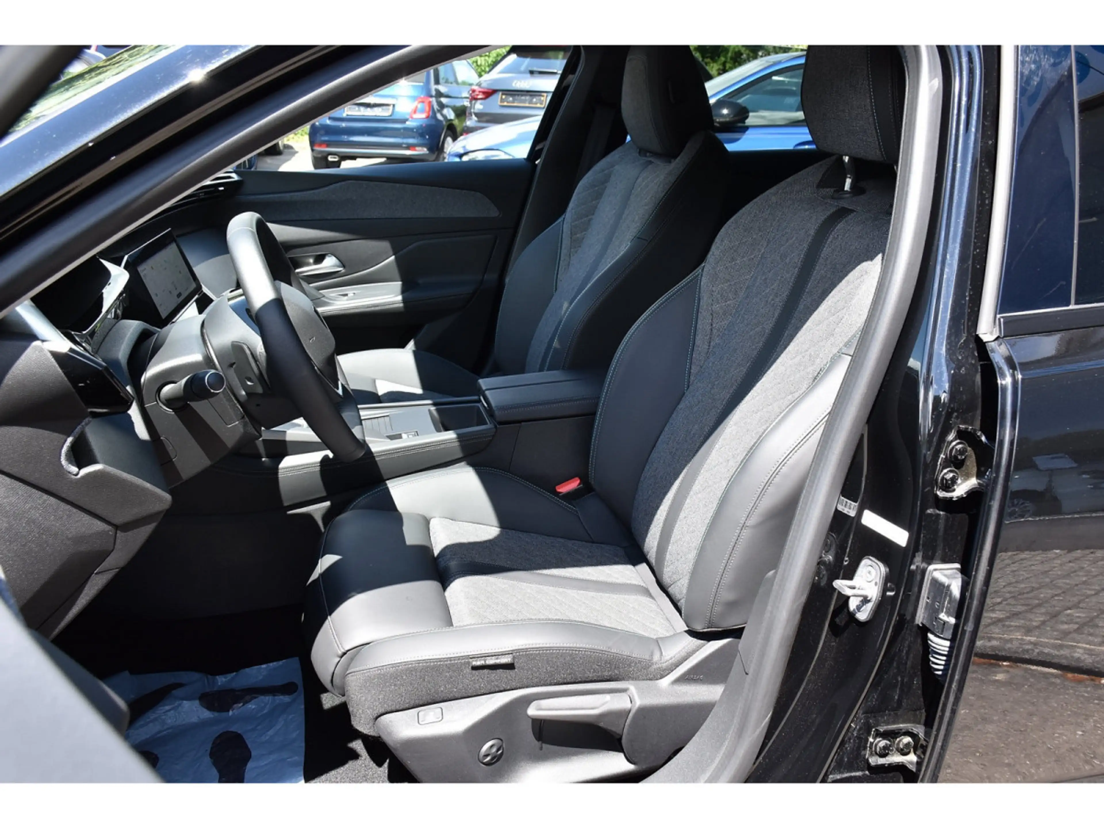 Peugeot 408 1.2 Allure EAT8 SG CHFF CAM360 JA19 1° MAIN — photo 6