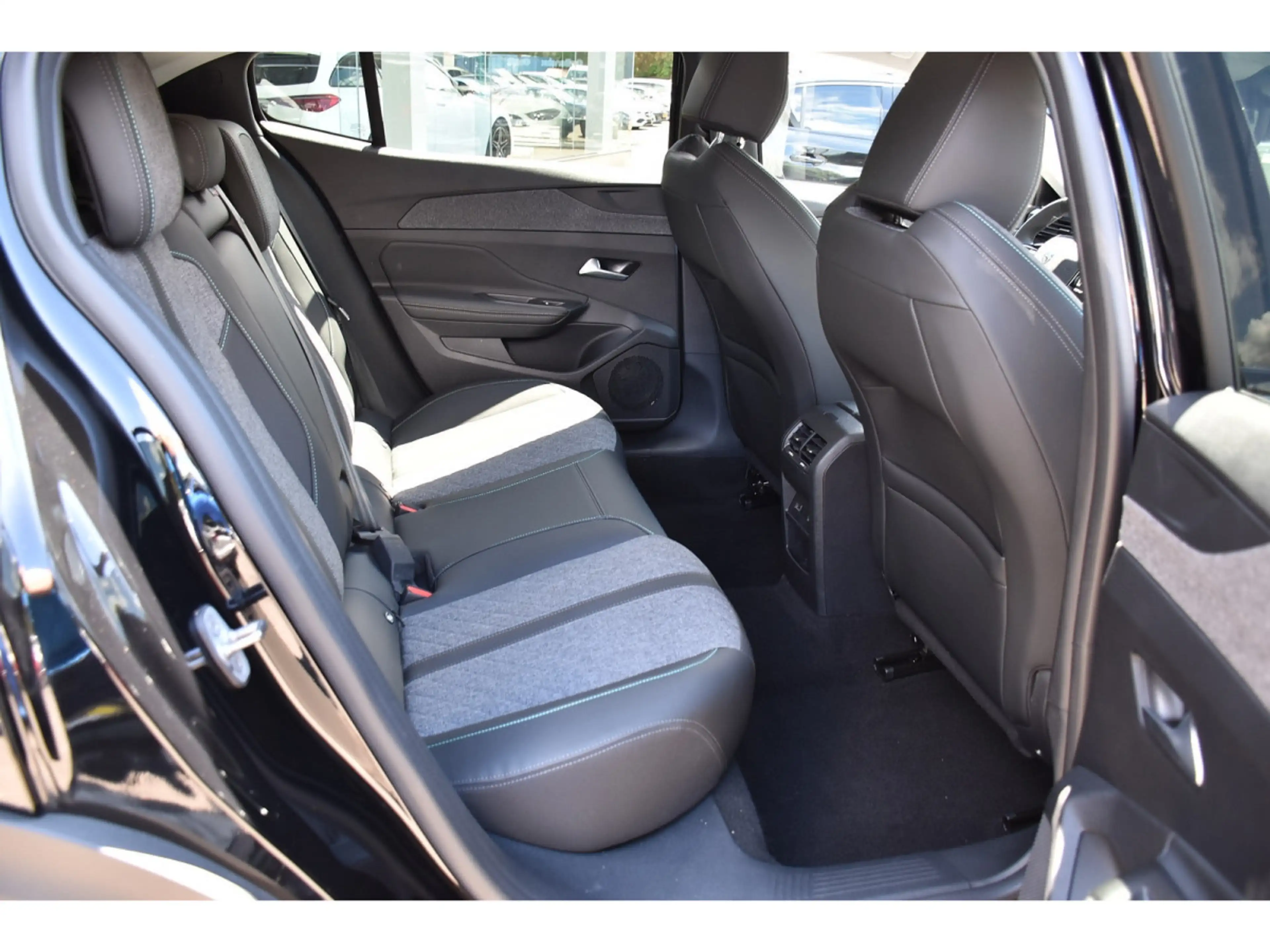 Peugeot 408 1.2 Allure EAT8 SG CHFF CAM360 JA19 1° MAIN — photo 8
