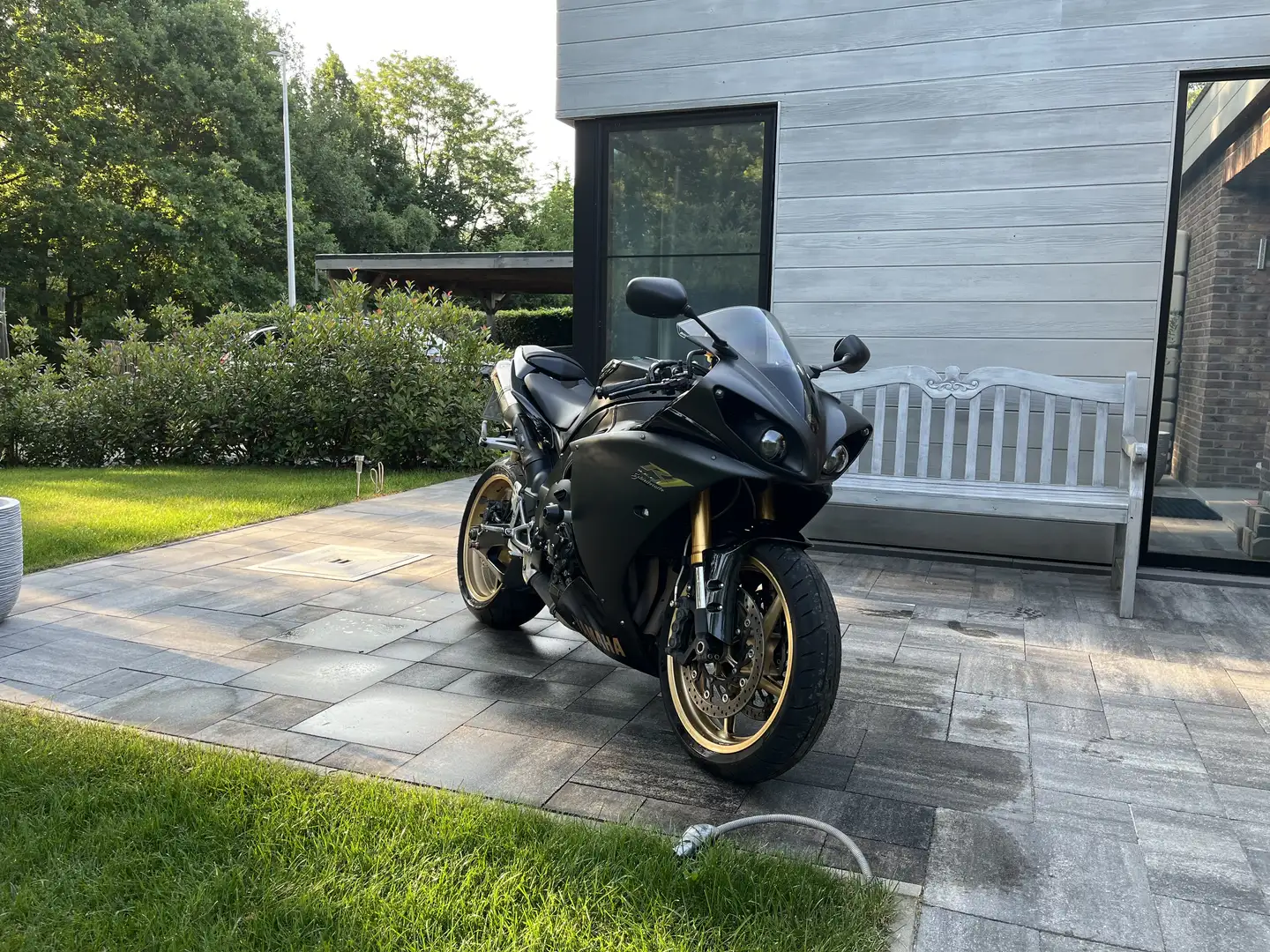 Yamaha YZF-R1 black gold Big bang Noir - 1