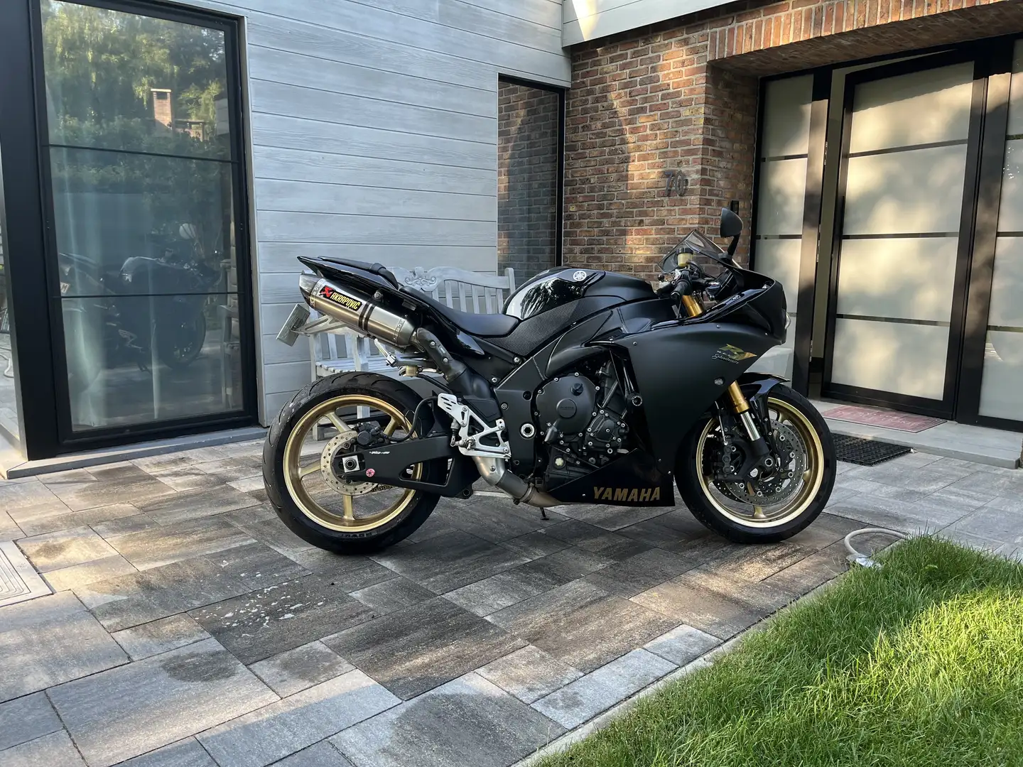 Yamaha YZF-R1 black gold Big bang Noir - 2