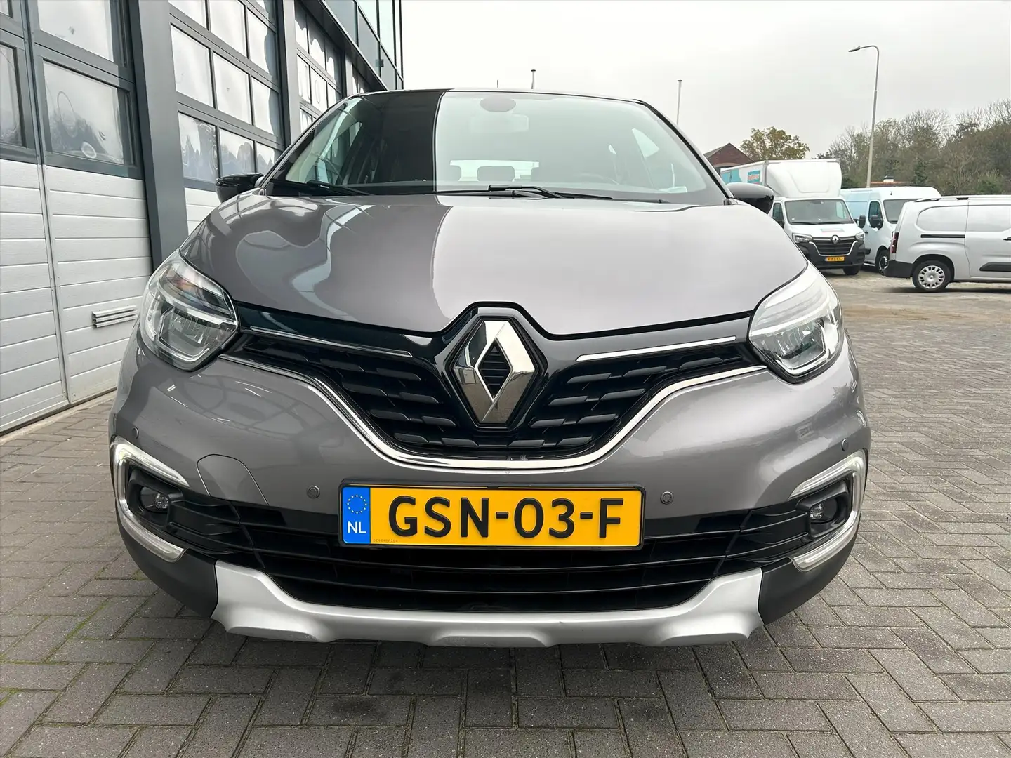 Renault Captur TCe 150pk Aut. Carplay, Camera, Keyless Grijs - 2