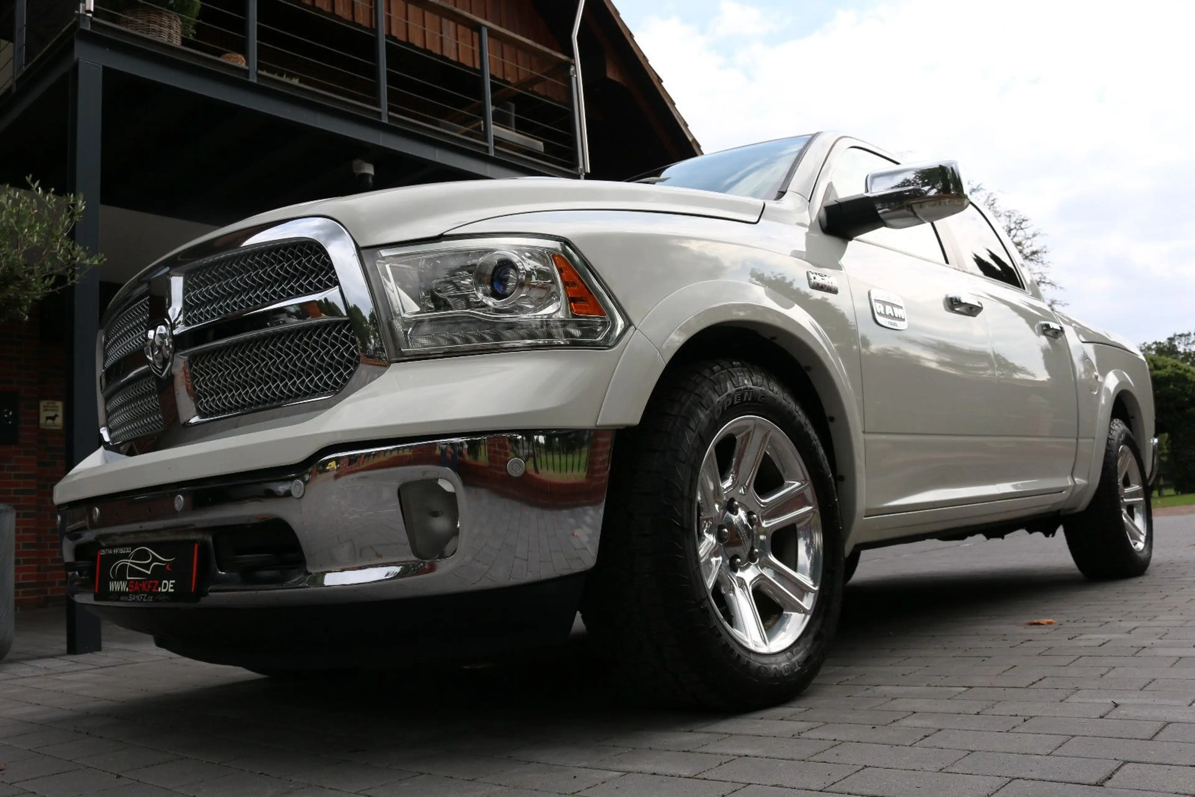 Dodge RAM /5,7V8/ALLRAD/LONGHORN/LUFTF./NAVI//AHK/LPGG/