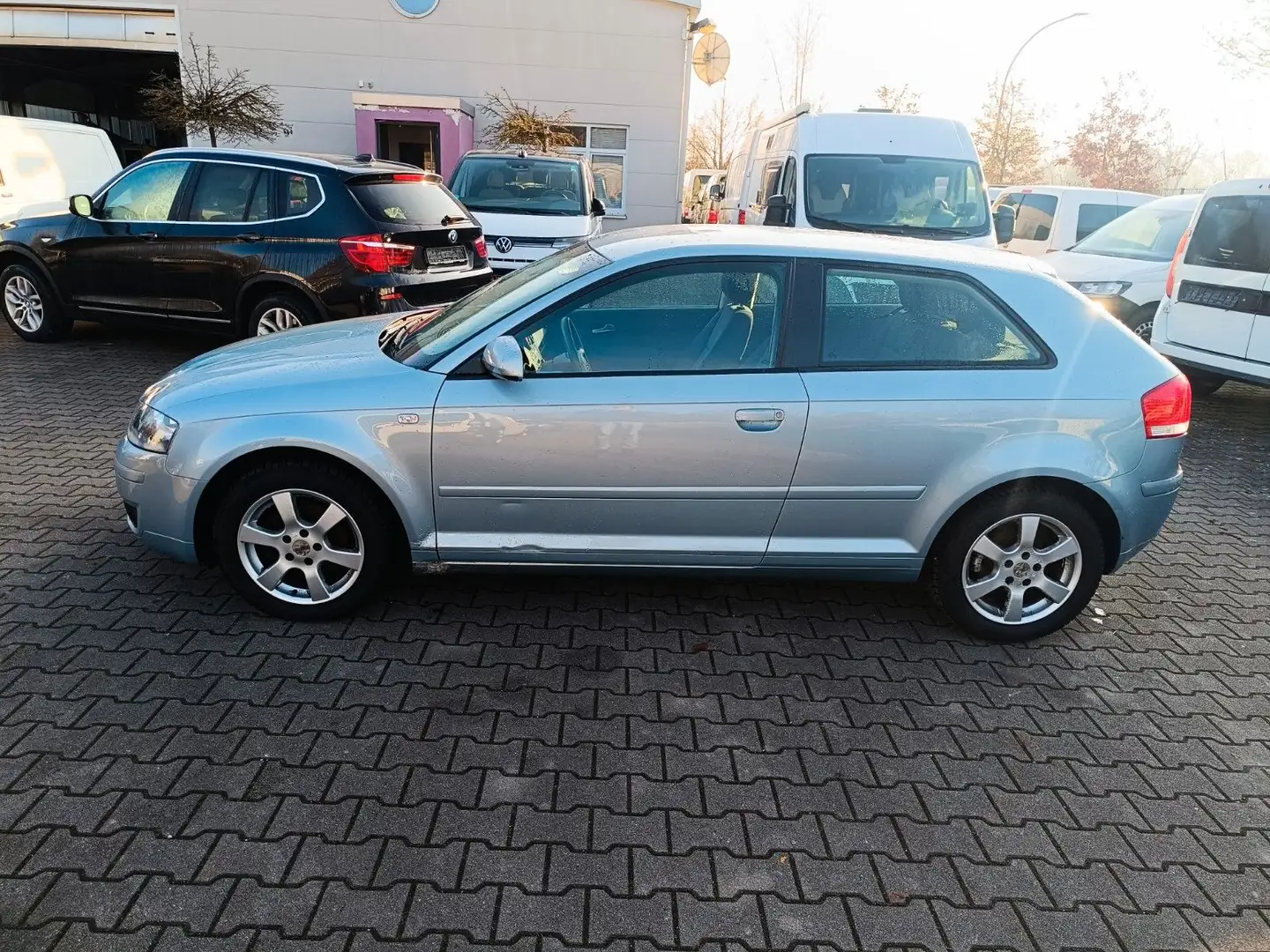 Audi A3 1.6 Attraction Blau - 1
