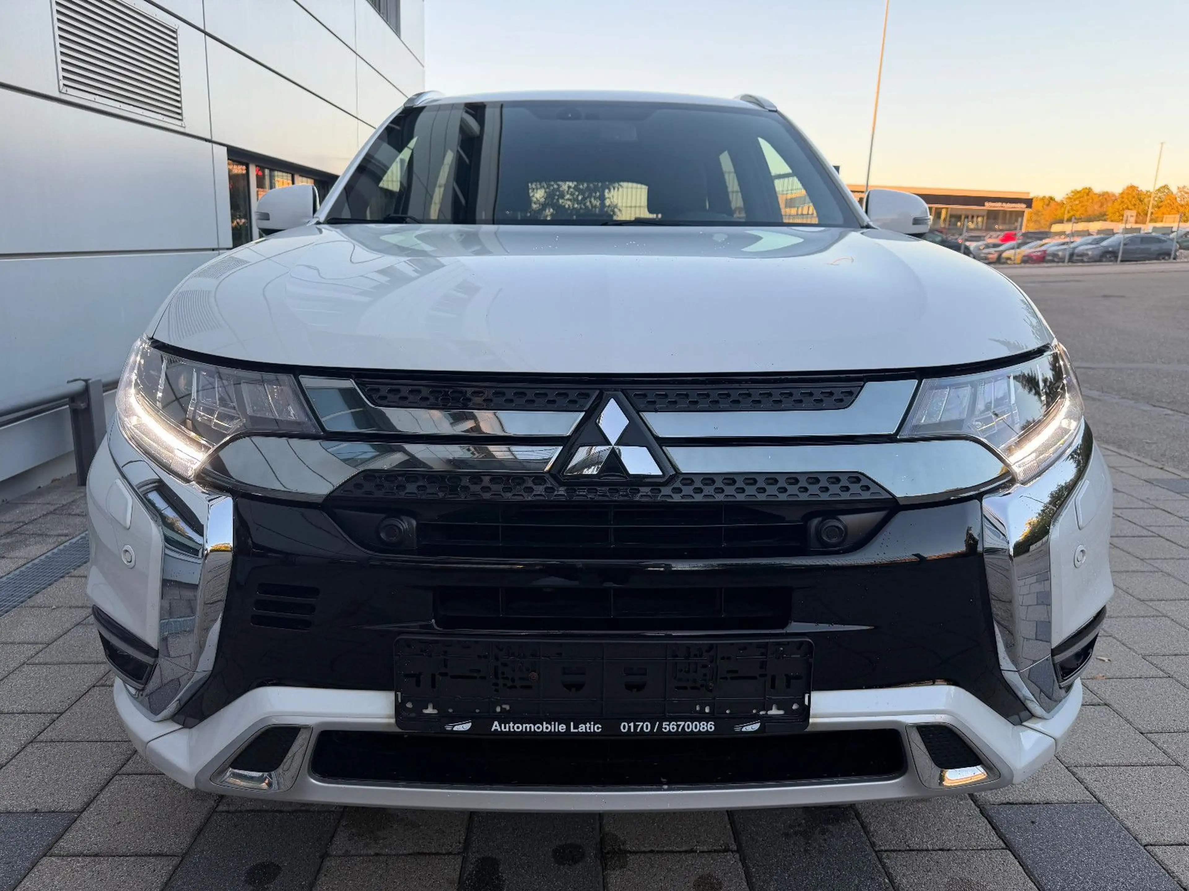 Mitsubishi Outlander PHEV Intro Edition 4WD — photo 9
