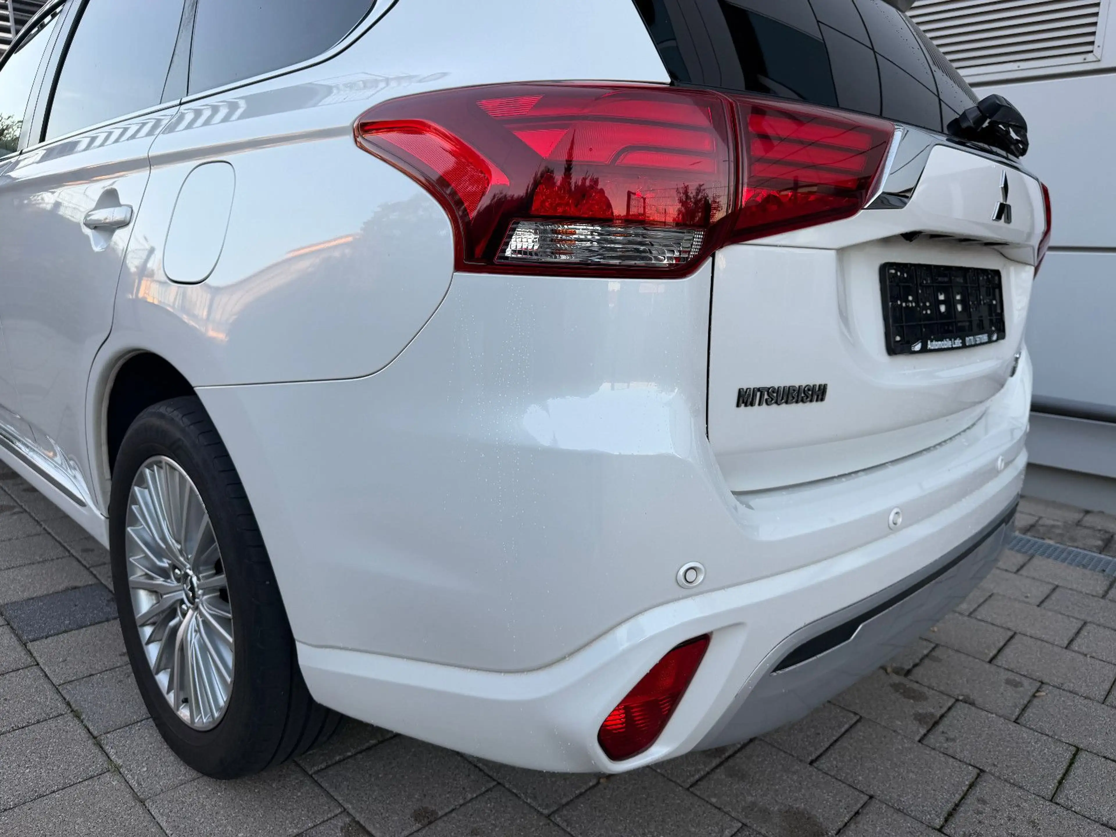 Mitsubishi Outlander PHEV Intro Edition 4WD — photo 13
