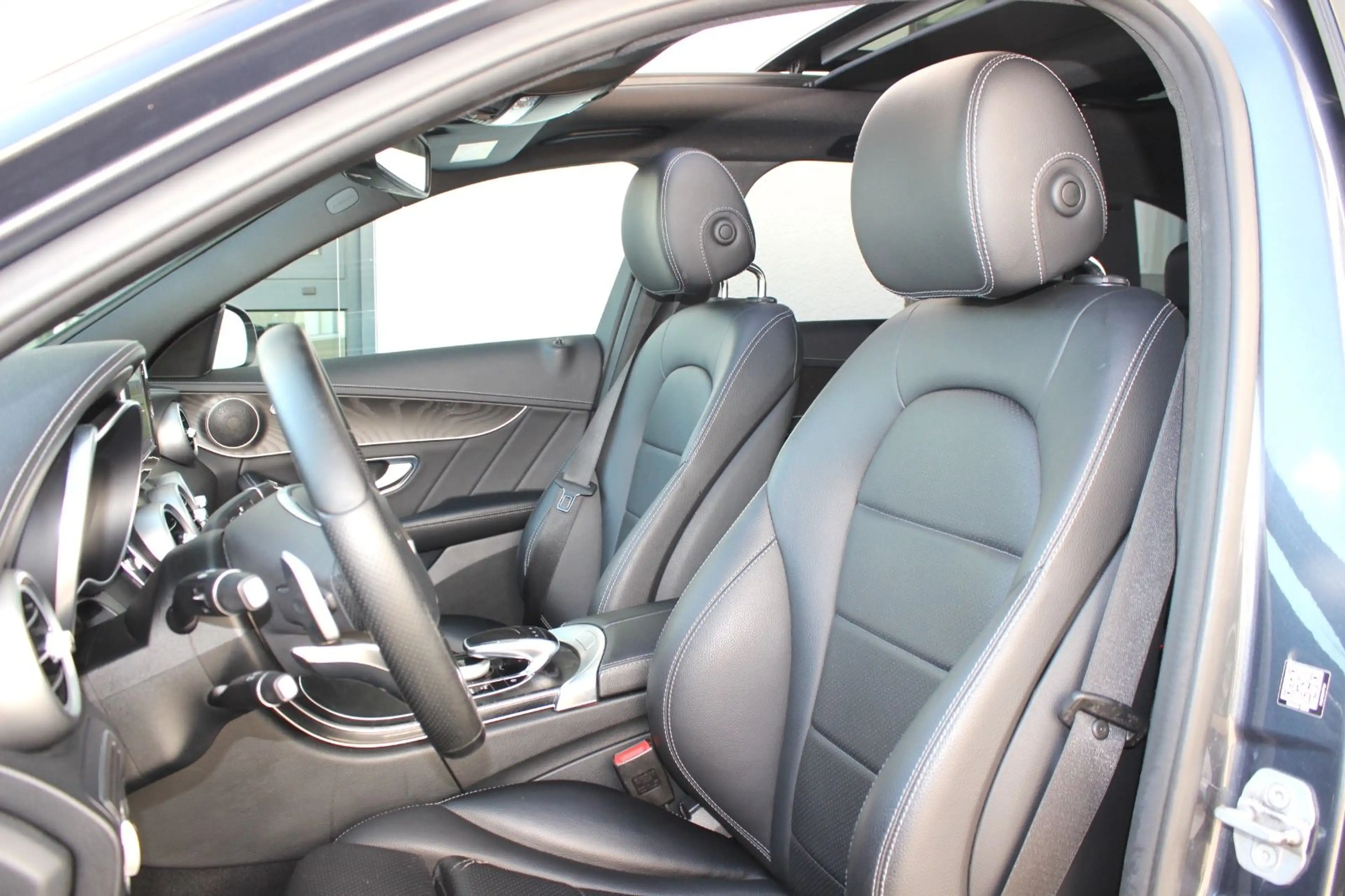 Mercedes-Benz C 250 CGI T - AMG-STYLING PDC PANO S-SITZE ILS — photo 9