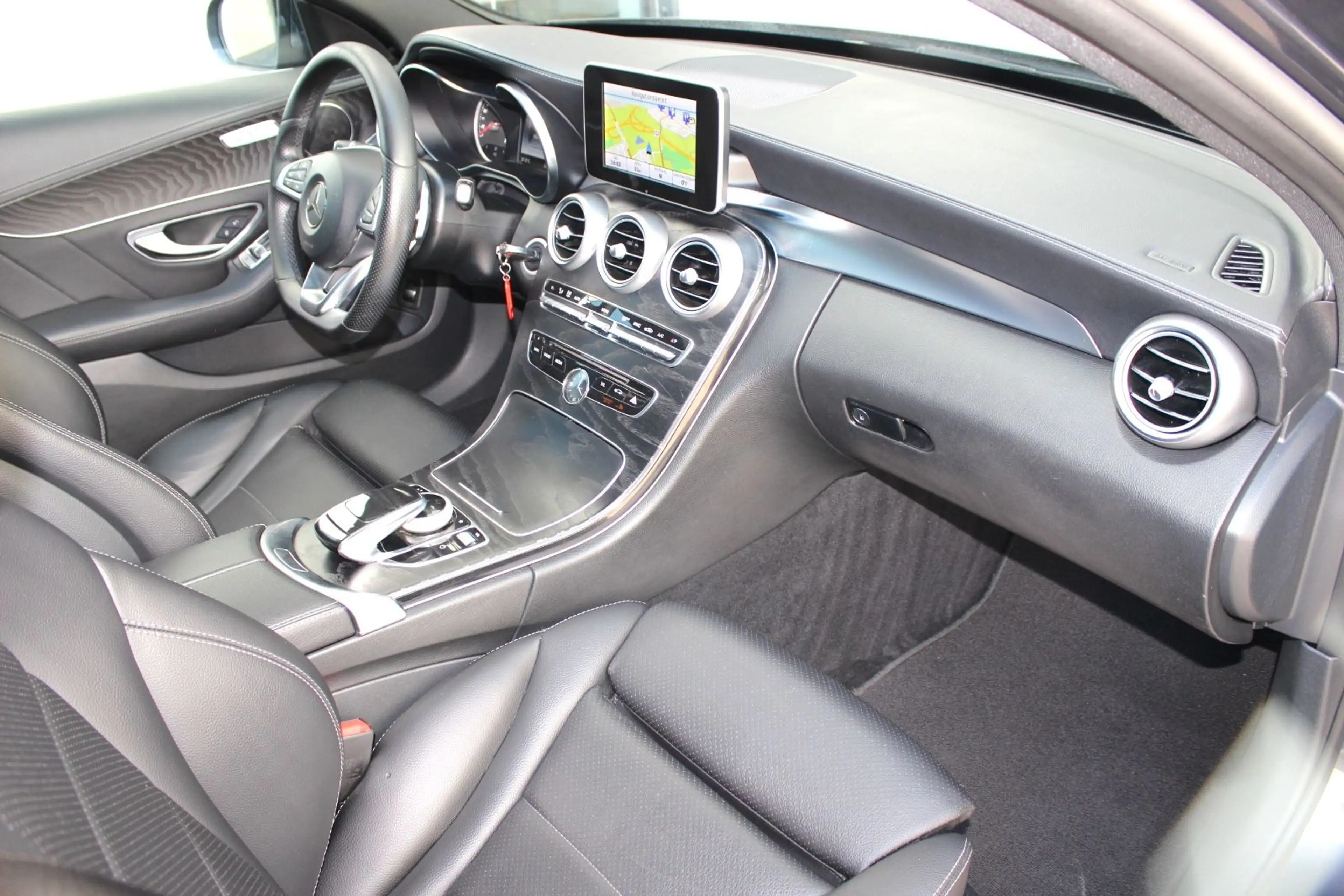 Mercedes-Benz C 250 CGI T - AMG-STYLING PDC PANO S-SITZE ILS — photo 13