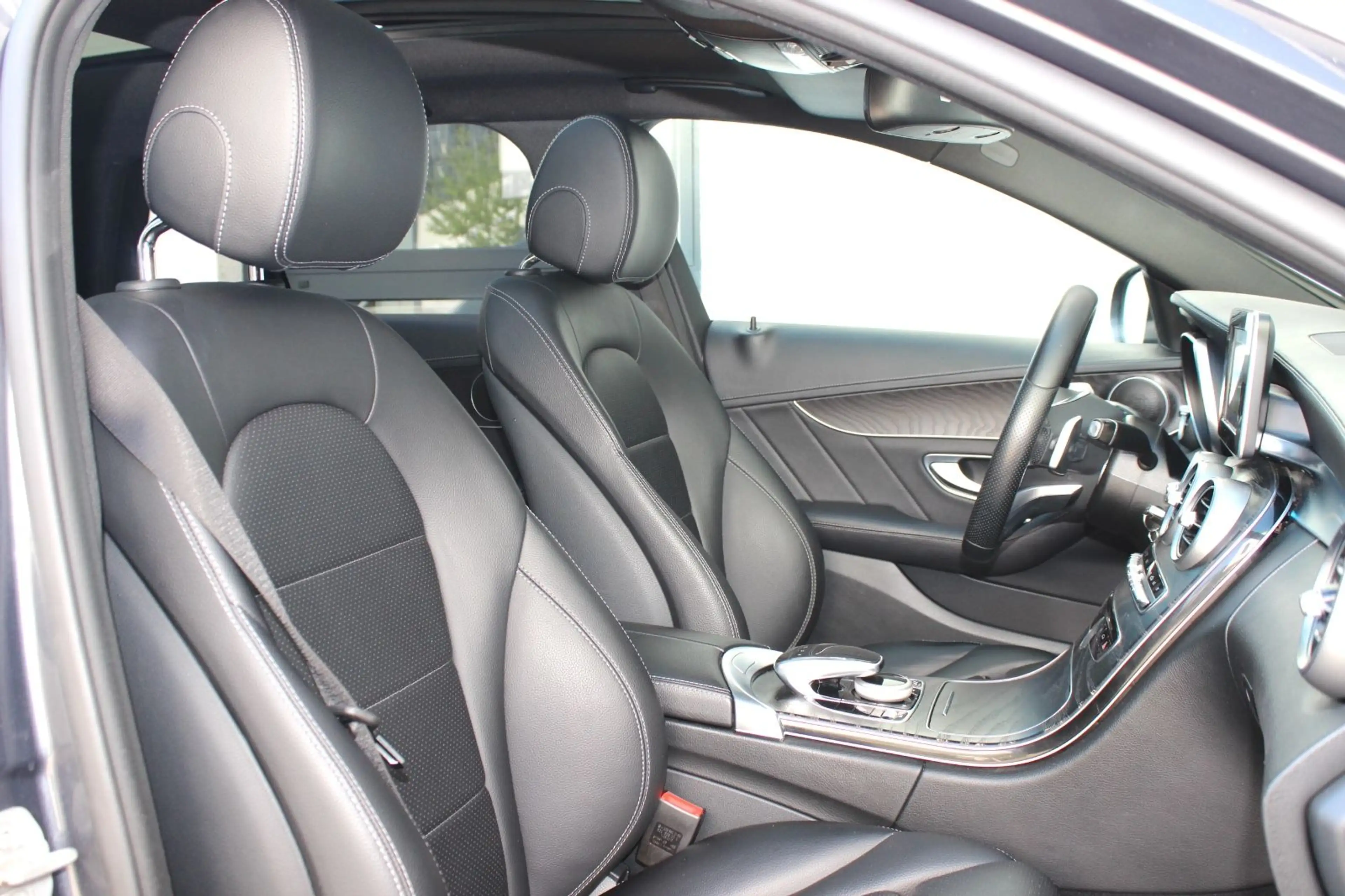 Mercedes-Benz C 250 CGI T - AMG-STYLING PDC PANO S-SITZE ILS — photo 15