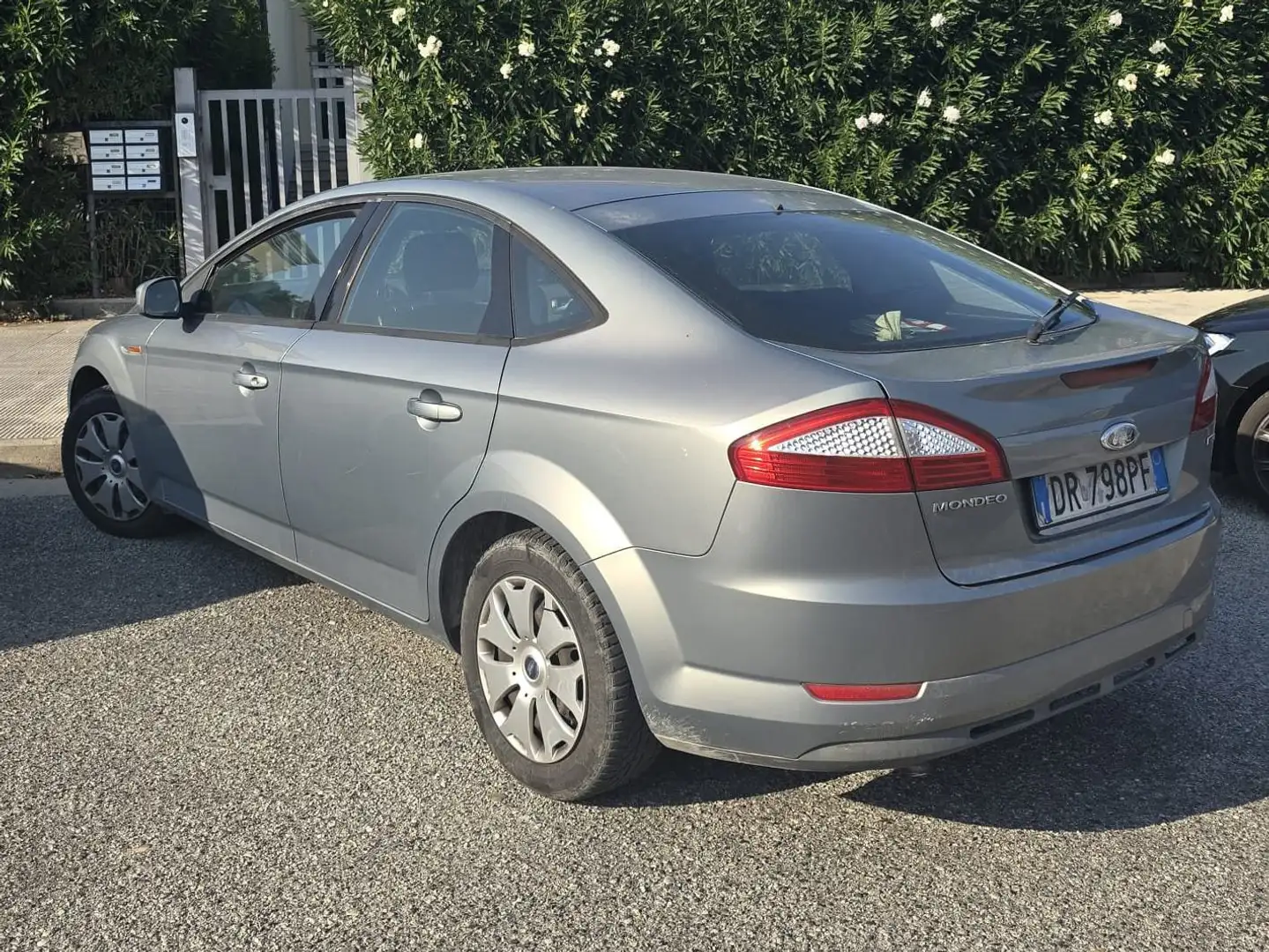 Ford Mondeo Mondeo III 2007 Berlina 5p 2.0 tdci Ghia dpf Grigio - 2
