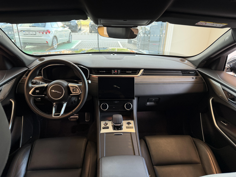 Jaguar F-Pace P400e S — photo 8