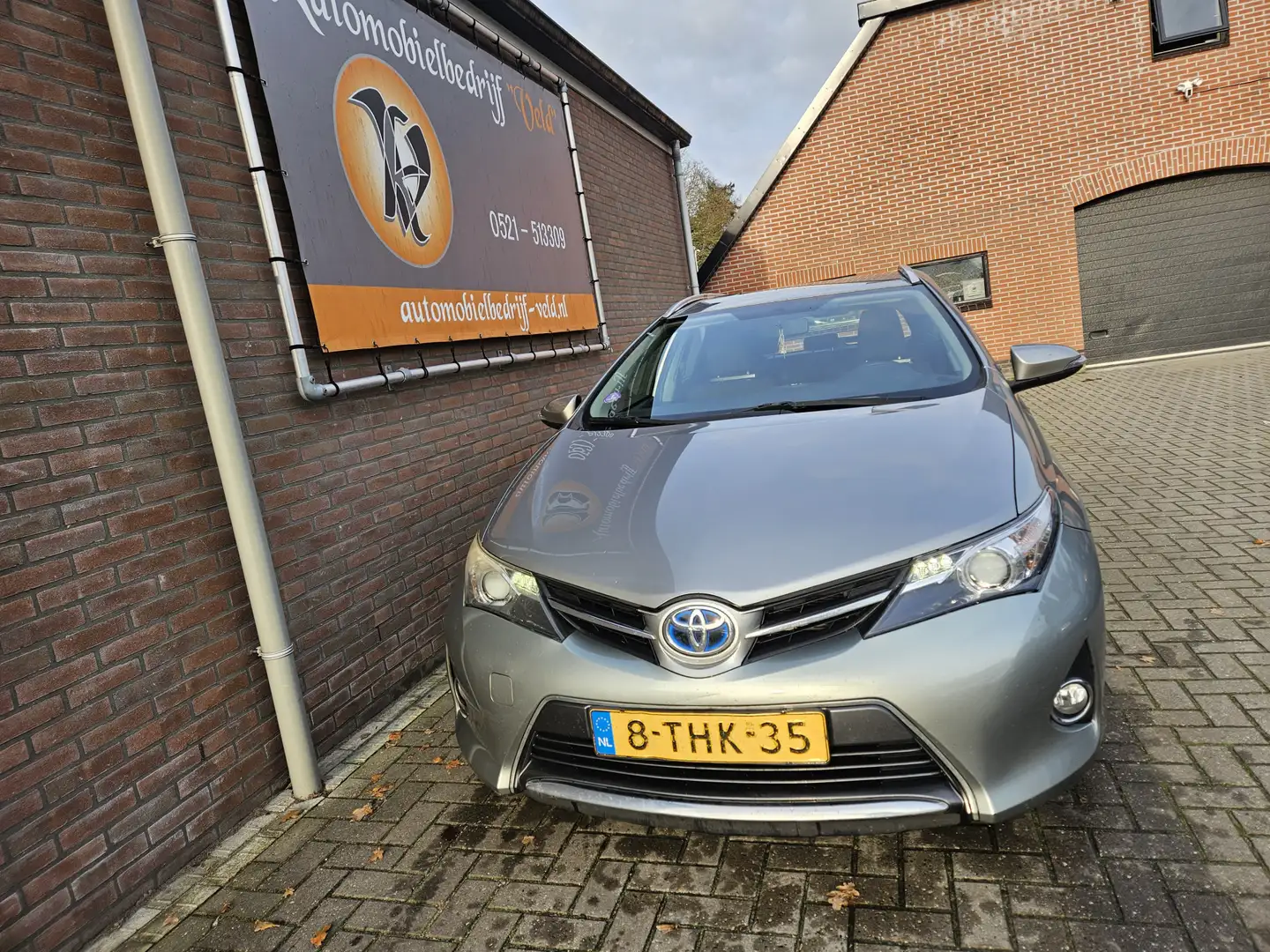 Toyota Auris Touring Sports 1.8 Hybrid Aspiration Grau - 2