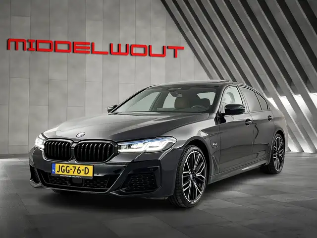 BMW 545 5-serie 545e xDrive M-Sport Schuif-/kanteldak/Adap