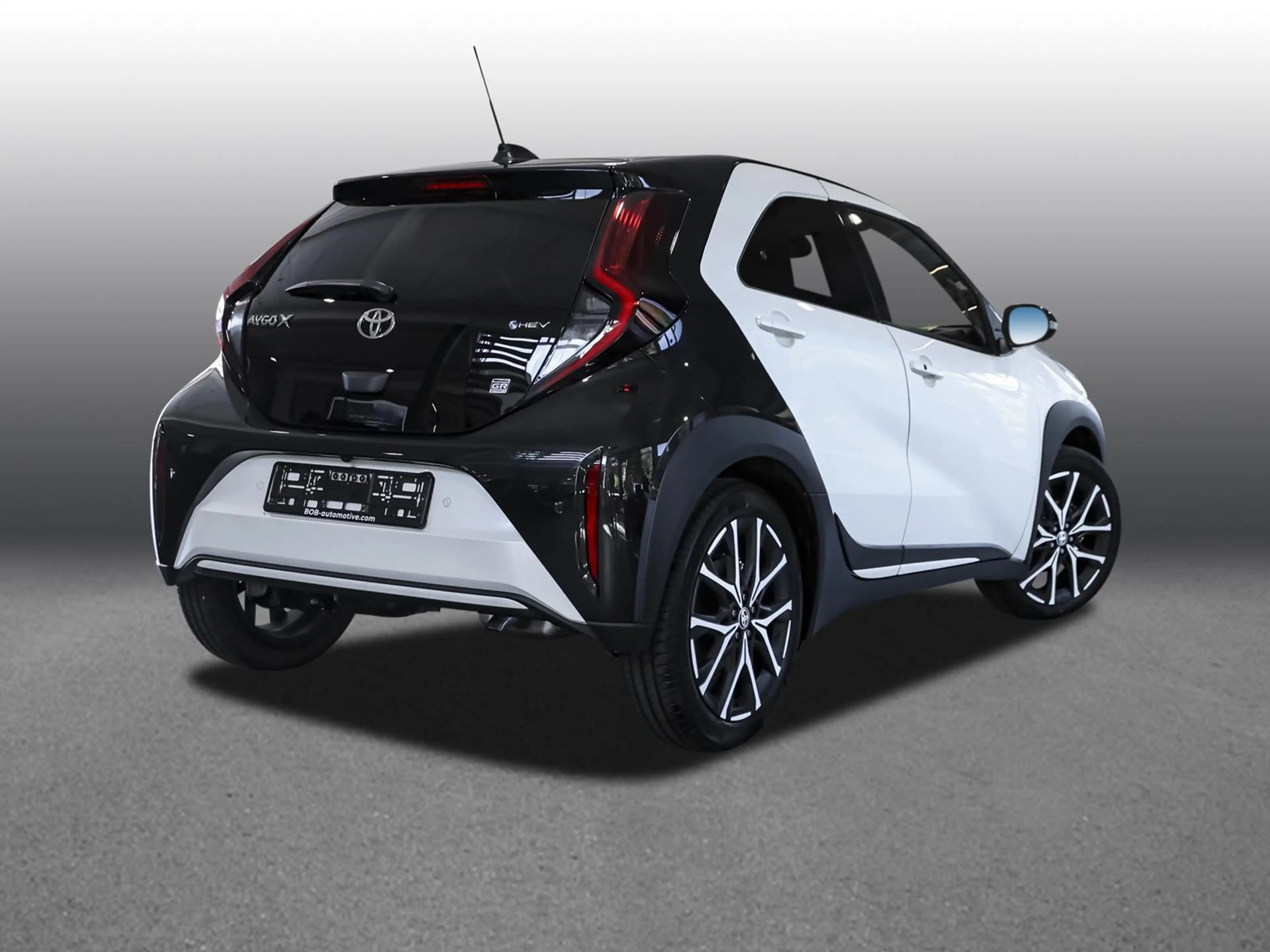 Toyota Aygo X GR SPORT 1,5 l Hybrid NAVI SHZ PDC — photo 2