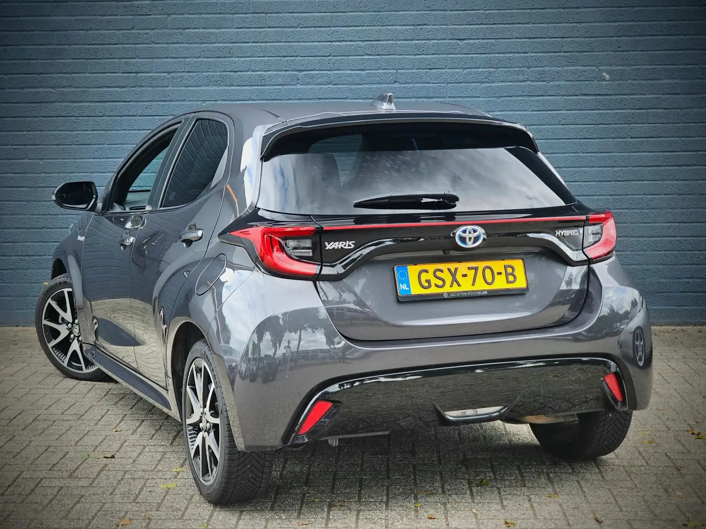 Toyota Yaris 1.5 Hybrid Launch Edition / CARPLAY / CAMERA Grijs - 2