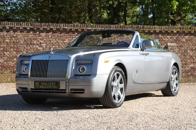 Rolls-Royce Phantom Drophead Coupé "One of the finest" Livery in "Jubilee Silve
