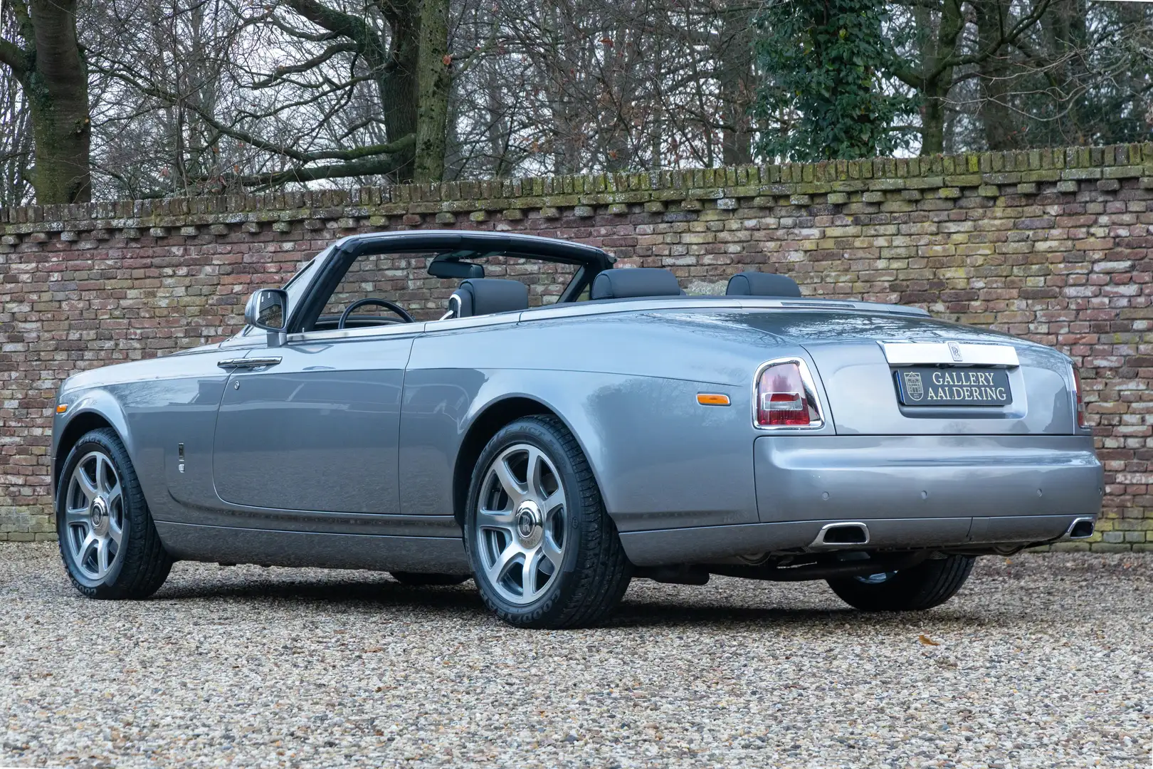 Rolls-Royce Phantom Drophead Coupé "One of the finest" Livery in "Jubilee Silve Grau - 2