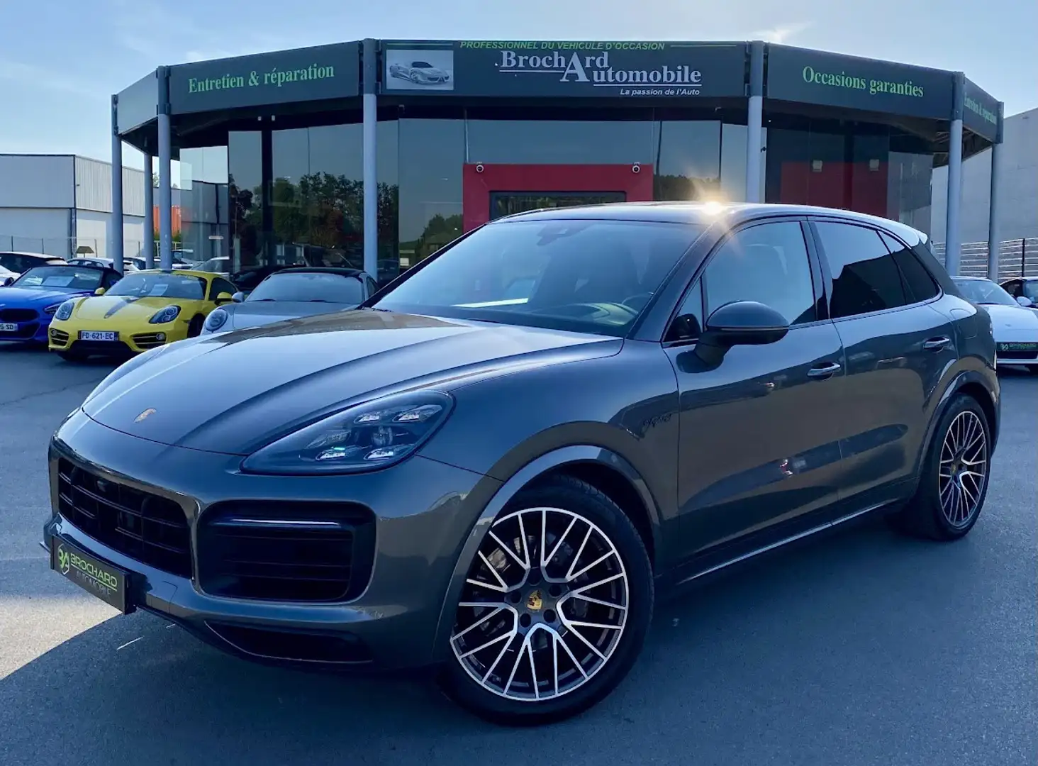 Porsche Cayenne E-Hybrid / 3.0l V6 462 CH BVA 8 / Gris - 1