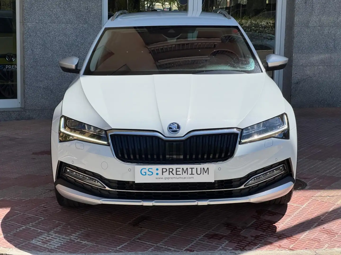 Skoda Octavia 2.0TDI CR DSG 4x4 135kW Alb - 2