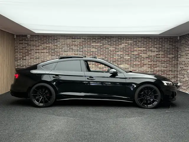 Audi RS5 view 4