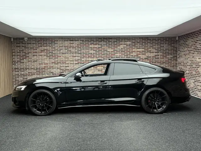Audi RS5 view 3