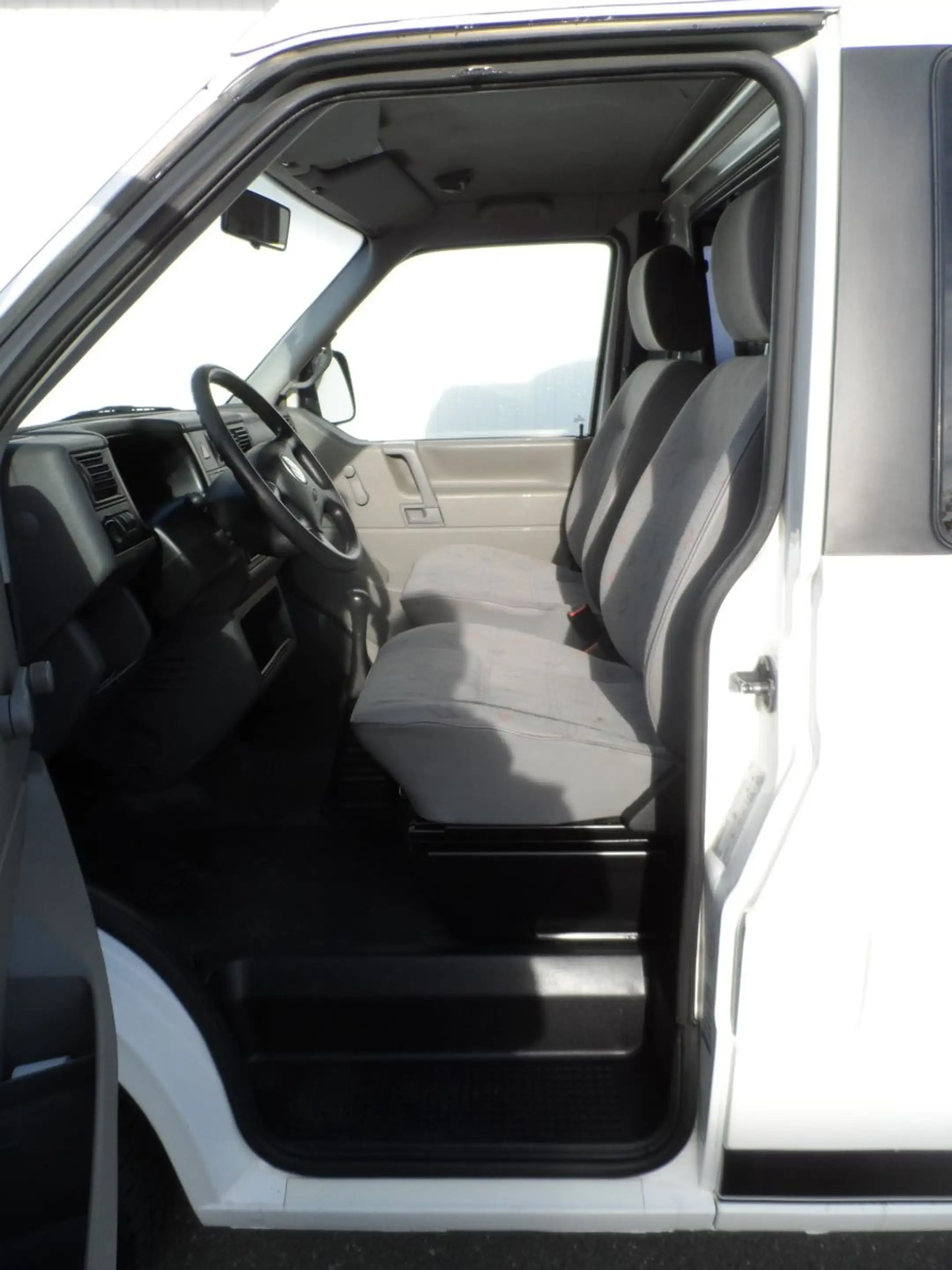 Volkswagen T4 Hochdach 2,5l TDi Klima ZV Doppelairbag 1. Hd — photo 11