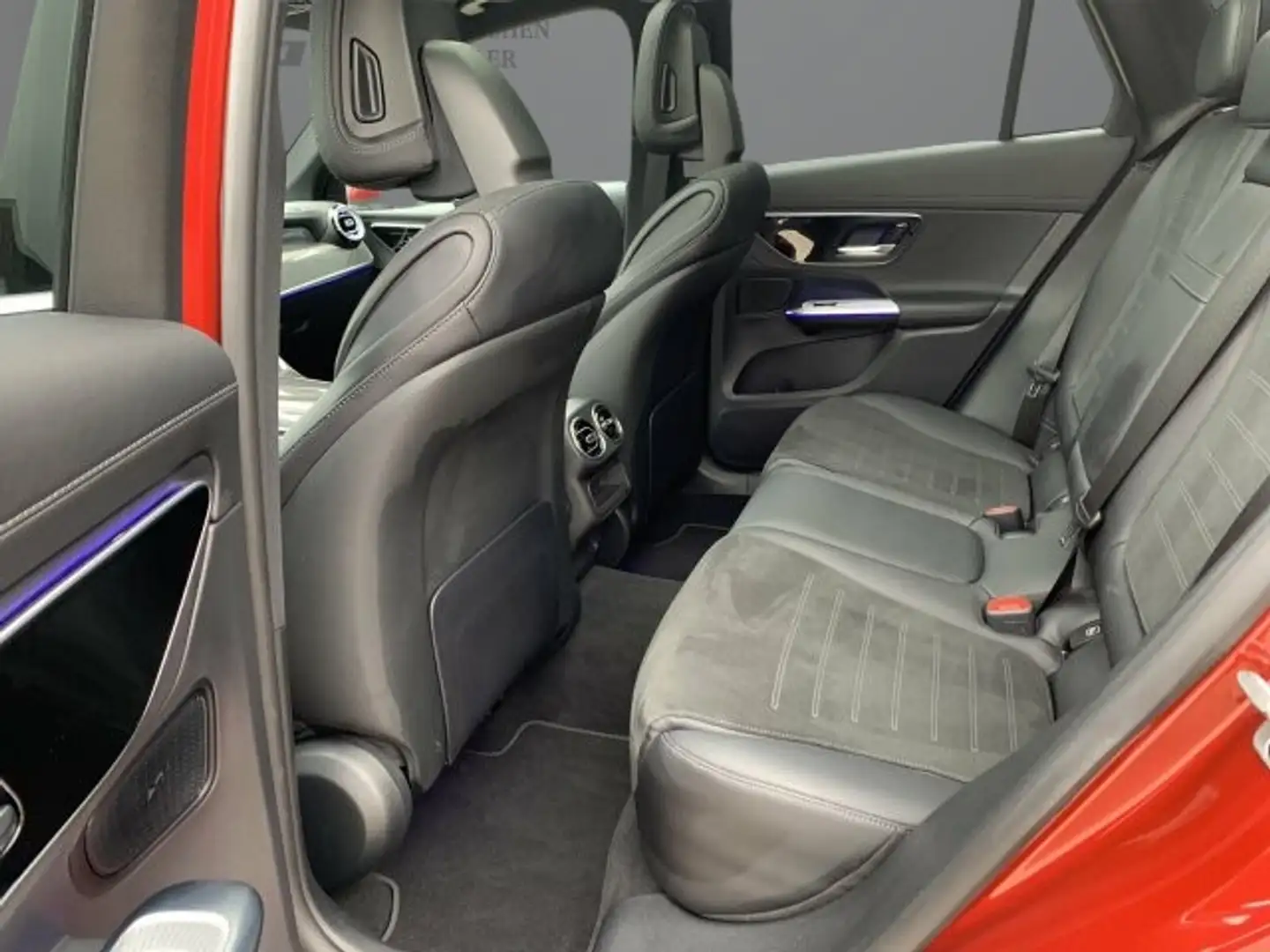 Mercedes-Benz GLC 220 d 4Matic AMG Line +Wide+MBUX+Pano+LED Червоний - 2
