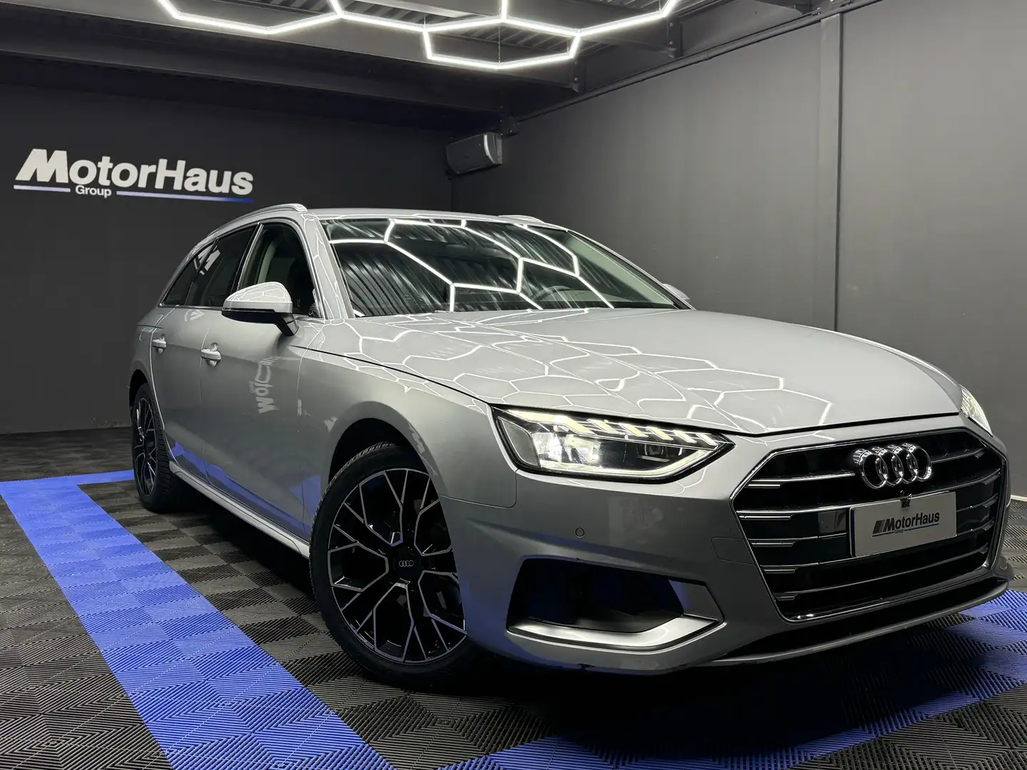 Audi A4 Avant 35 2.0 tdi mhev Business Advanced Grau - 1