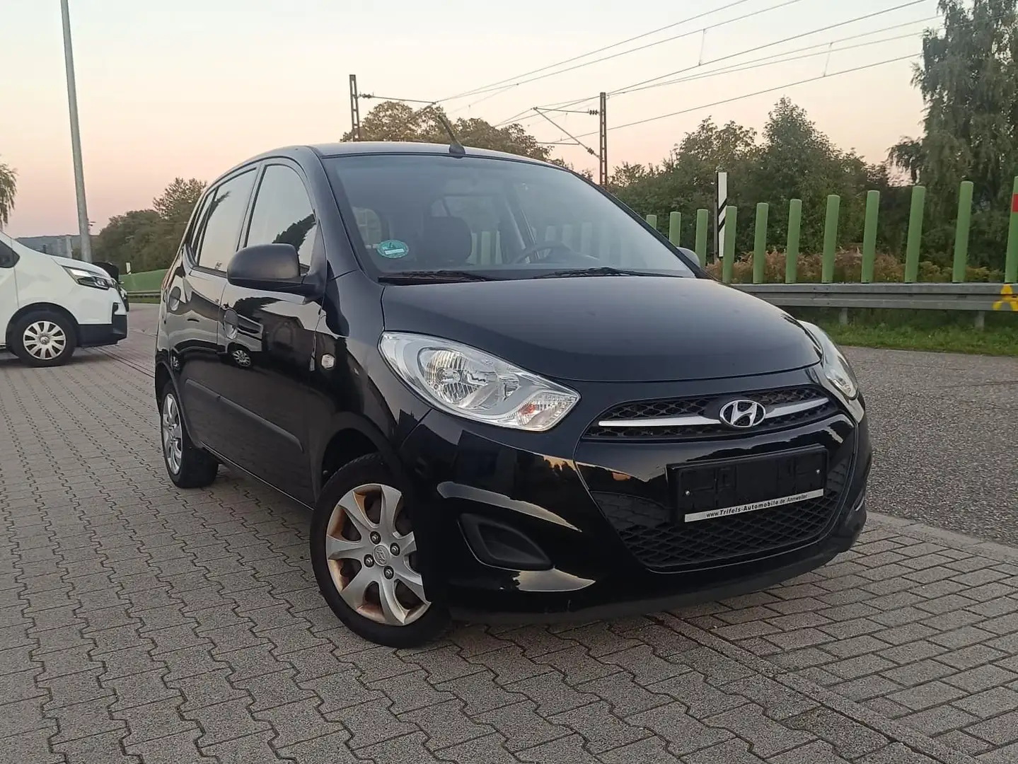 Hyundai i10 i10 1.1 UEFA EURO 2012 Edition Schwarz - 2