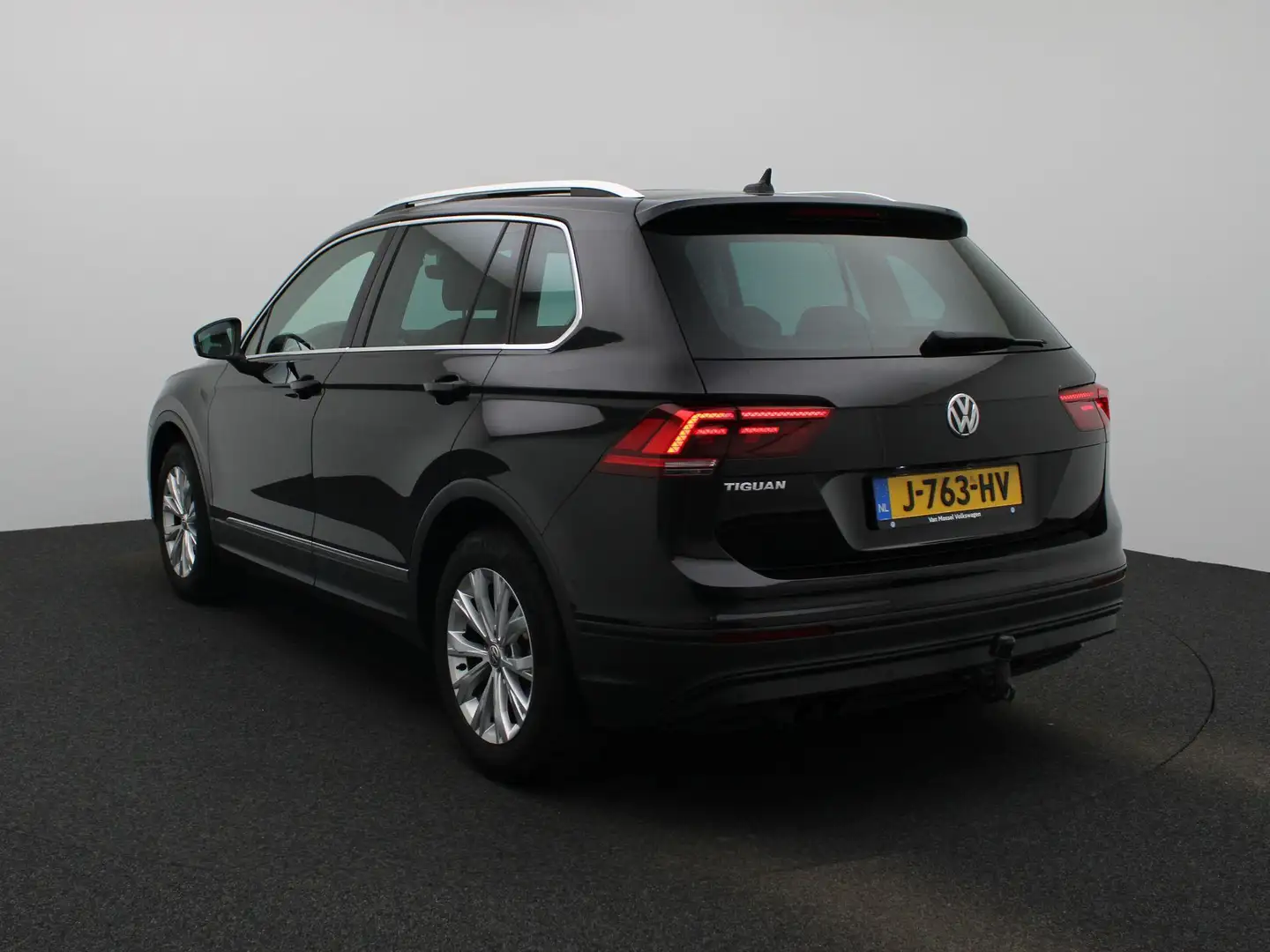 Volkswagen Tiguan 1.5 TSI ACT Comfortline Business Zwart - 2