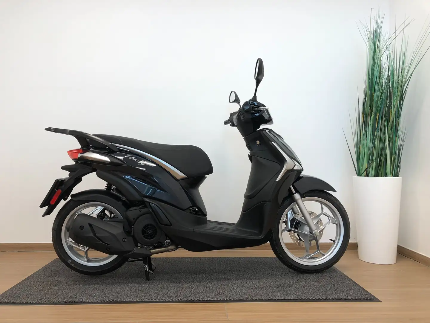 Piaggio Liberty 125 Negro - 2