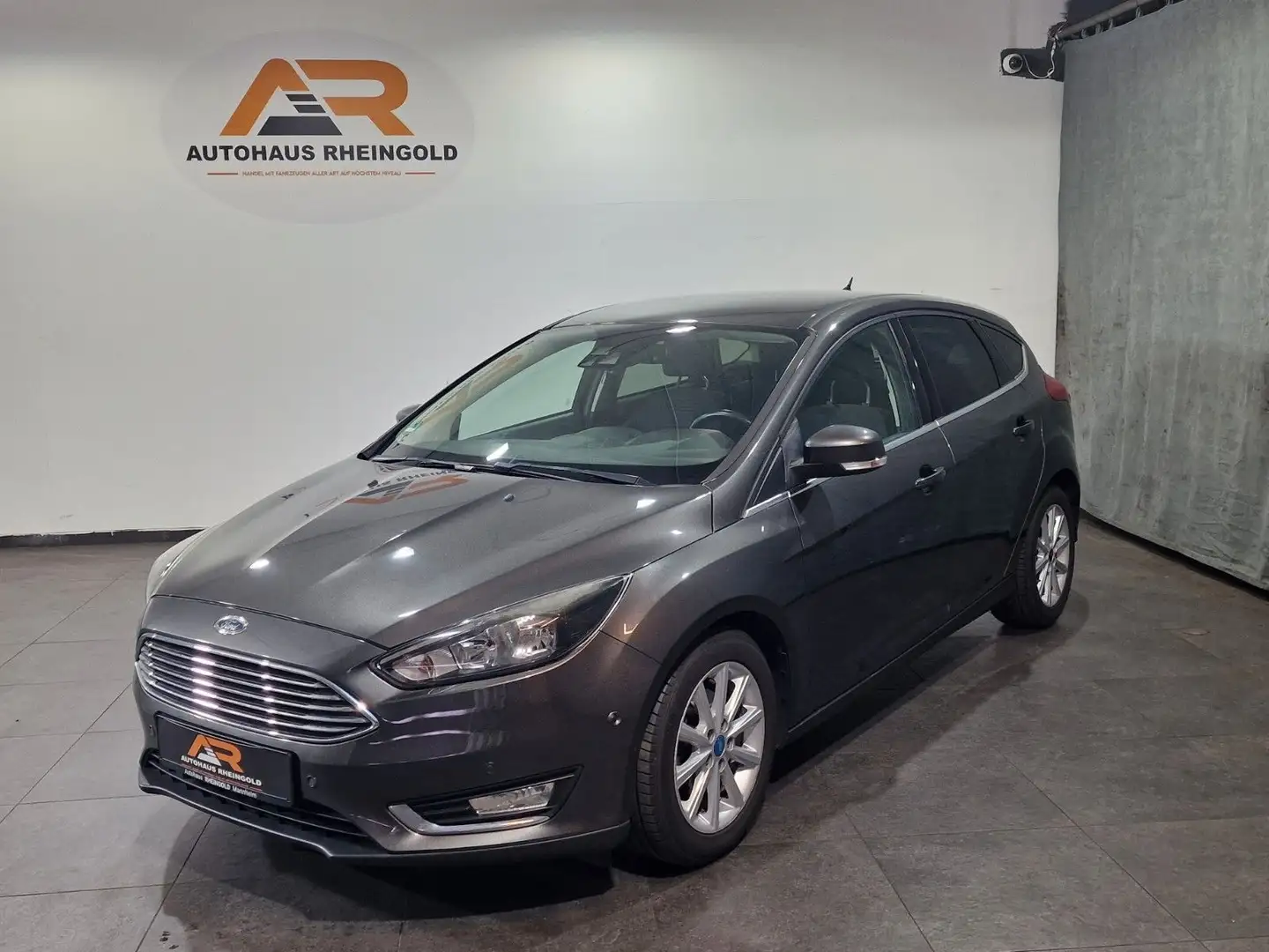 Ford Focus Lim. Titanium+1 Jahr Garantie Gris - 1