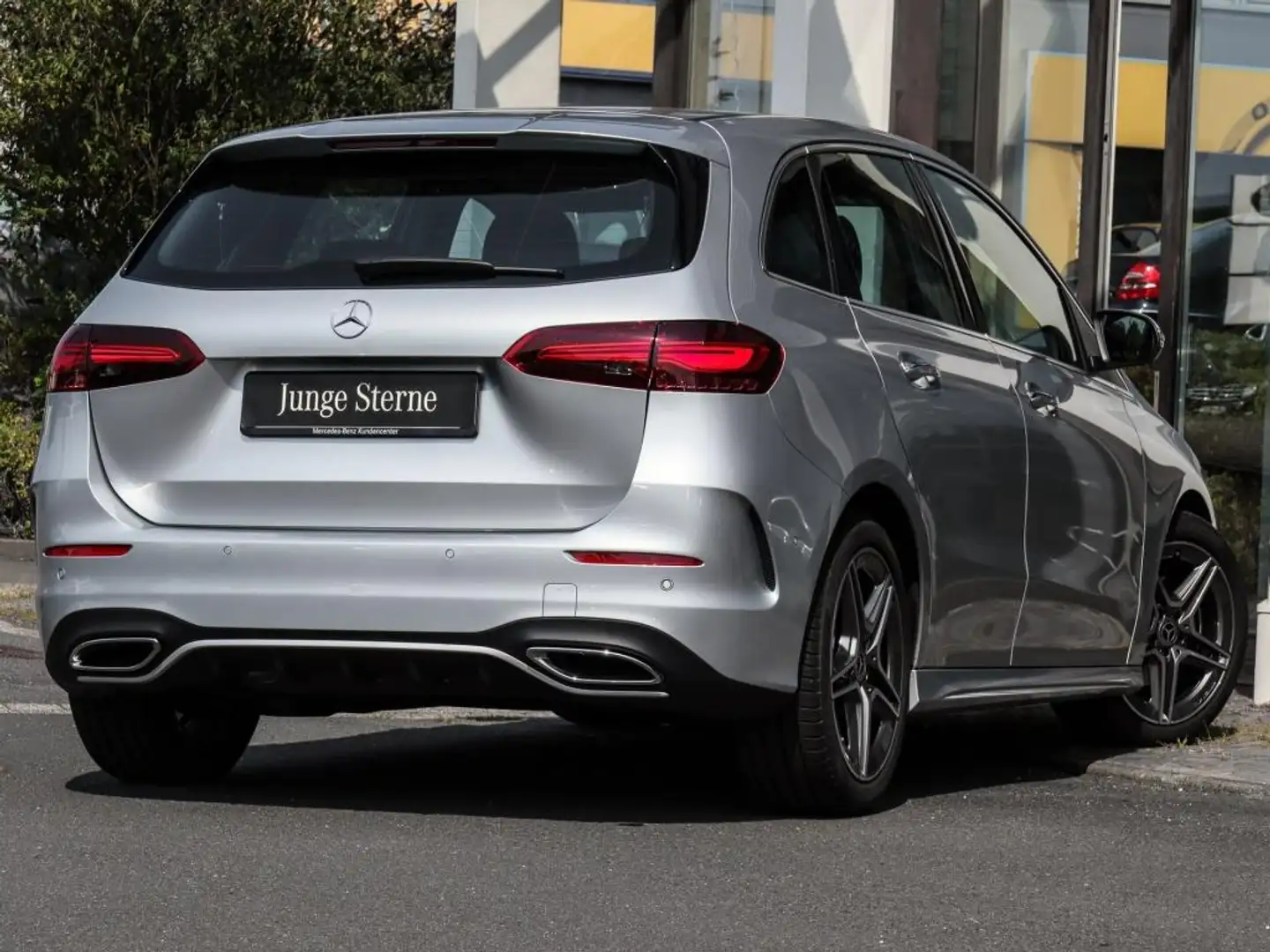 Mercedes-Benz B 200 AMG-Sport/Winter/Navi/Ambi/LED/Keyl/Cam/18 - 2