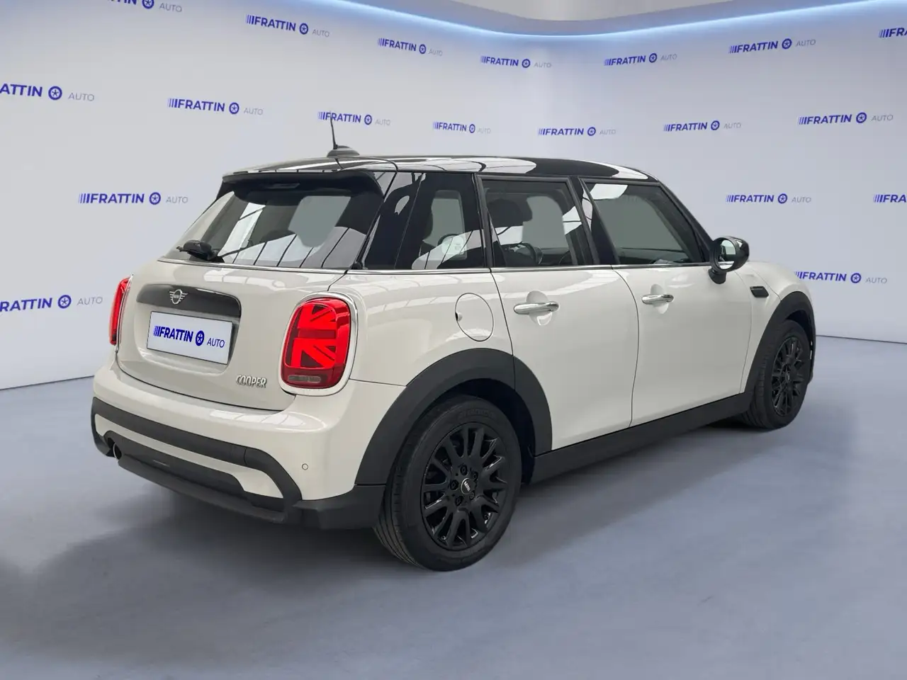 MINI Cooper 1.5 Cooper Classic 5 porte 4