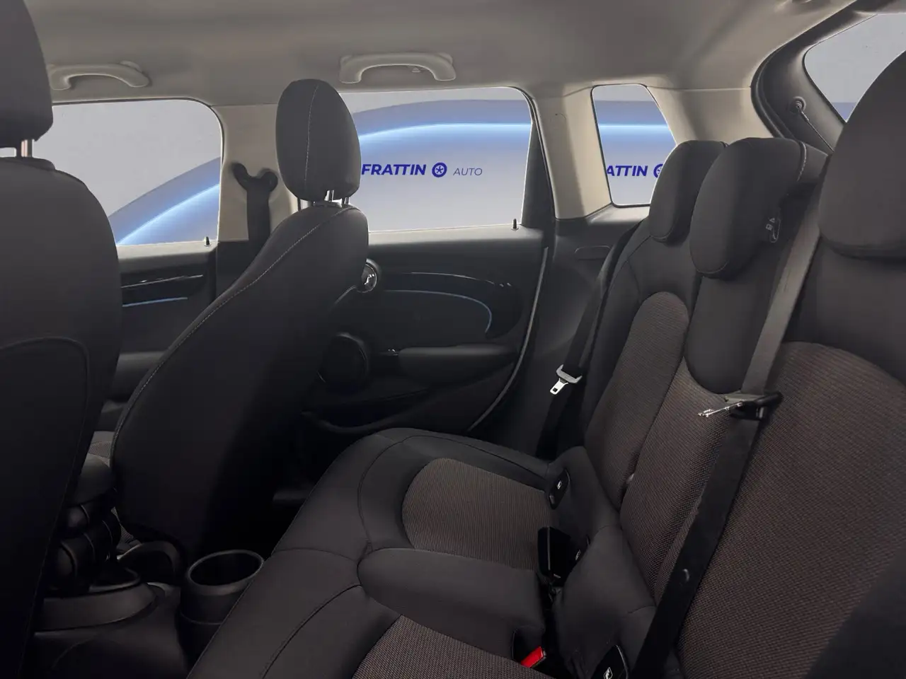 MINI Cooper 1.5 Cooper Classic 5 porte 16