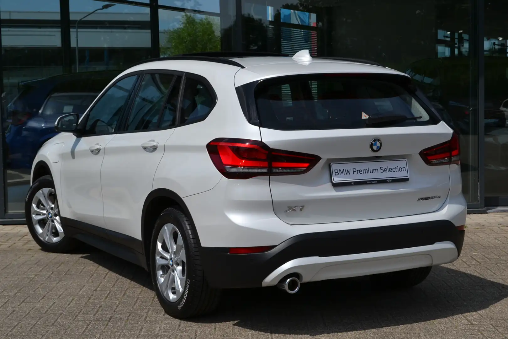 BMW X1 xDrive25e High Executive / Panoramadak / Trekhaak Blanco - 2