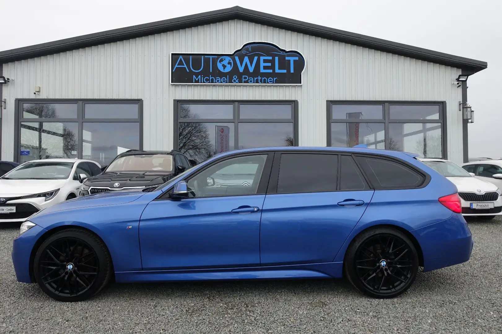 BMW 325 d Touring Aut. M Paket LED NAV APP ALCANTARA Blau - 1